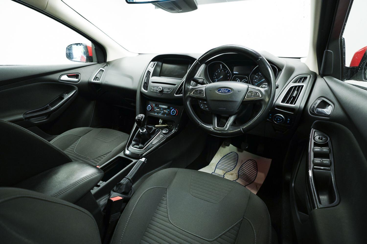 Ford Focus view 10
