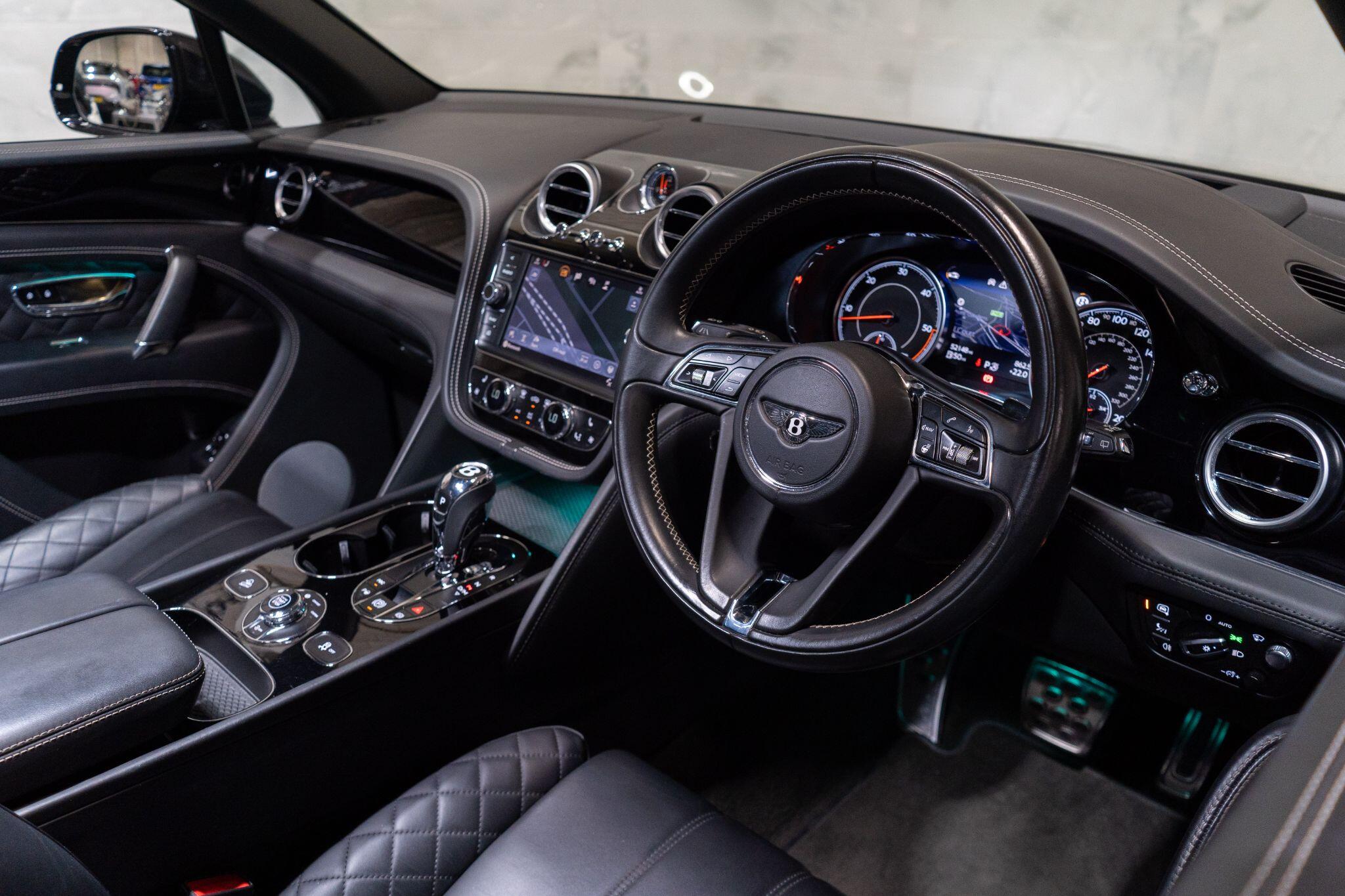 Bentley Bentayga view 14