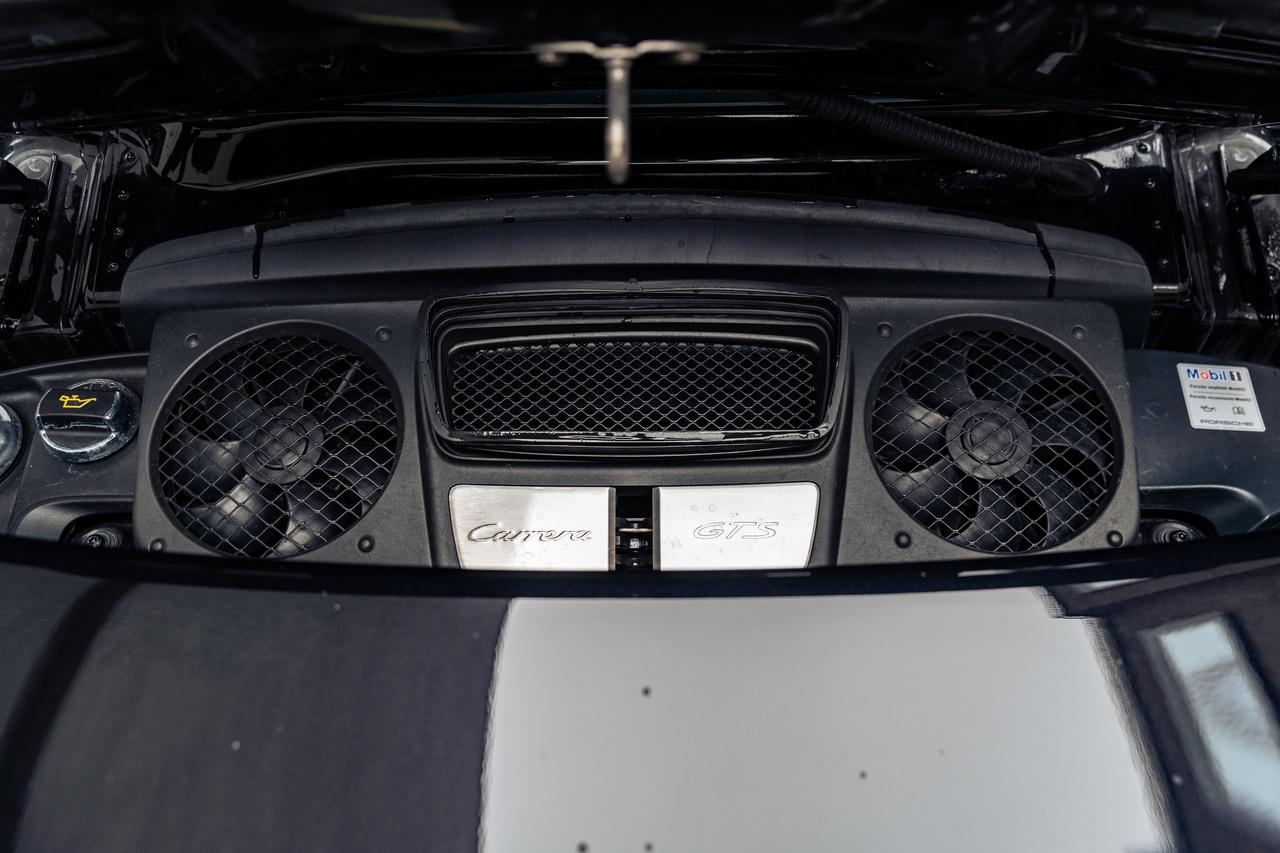Porsche 911 view 26