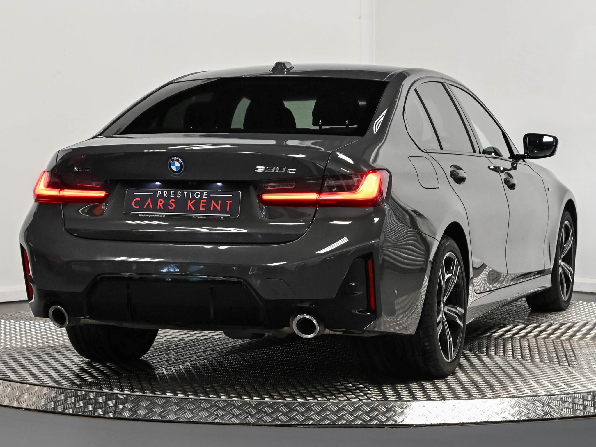 BMW 3 Series view 26
