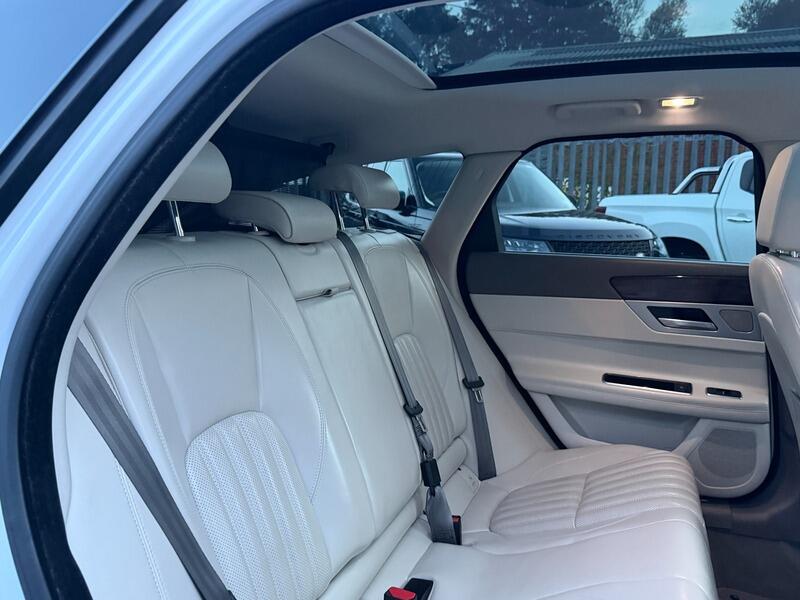 Jaguar XF view 67