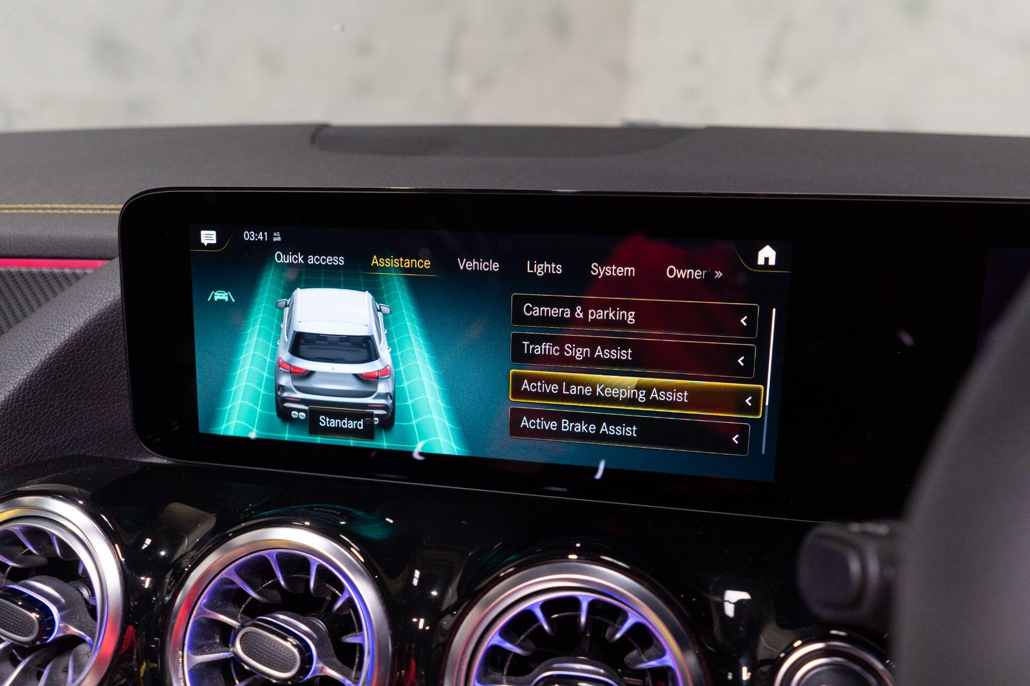 Mercedes-Benz Gla view 24