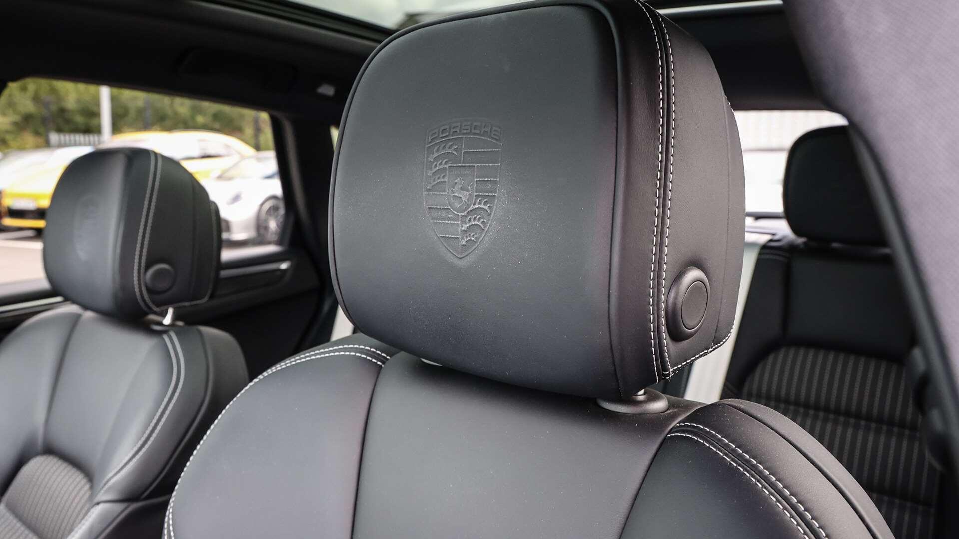 Porsche Macan view 16