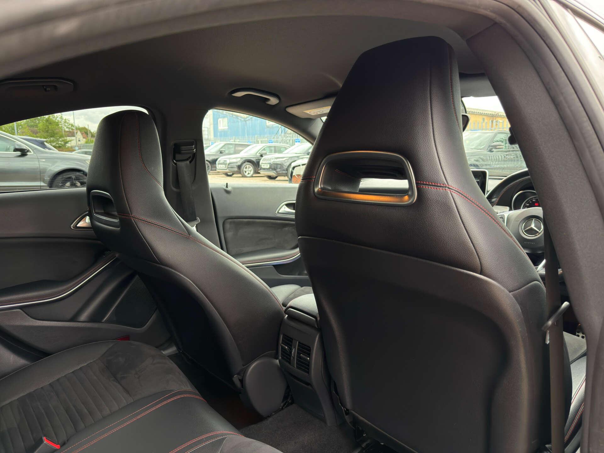 Mercedes-Benz Cla view 24