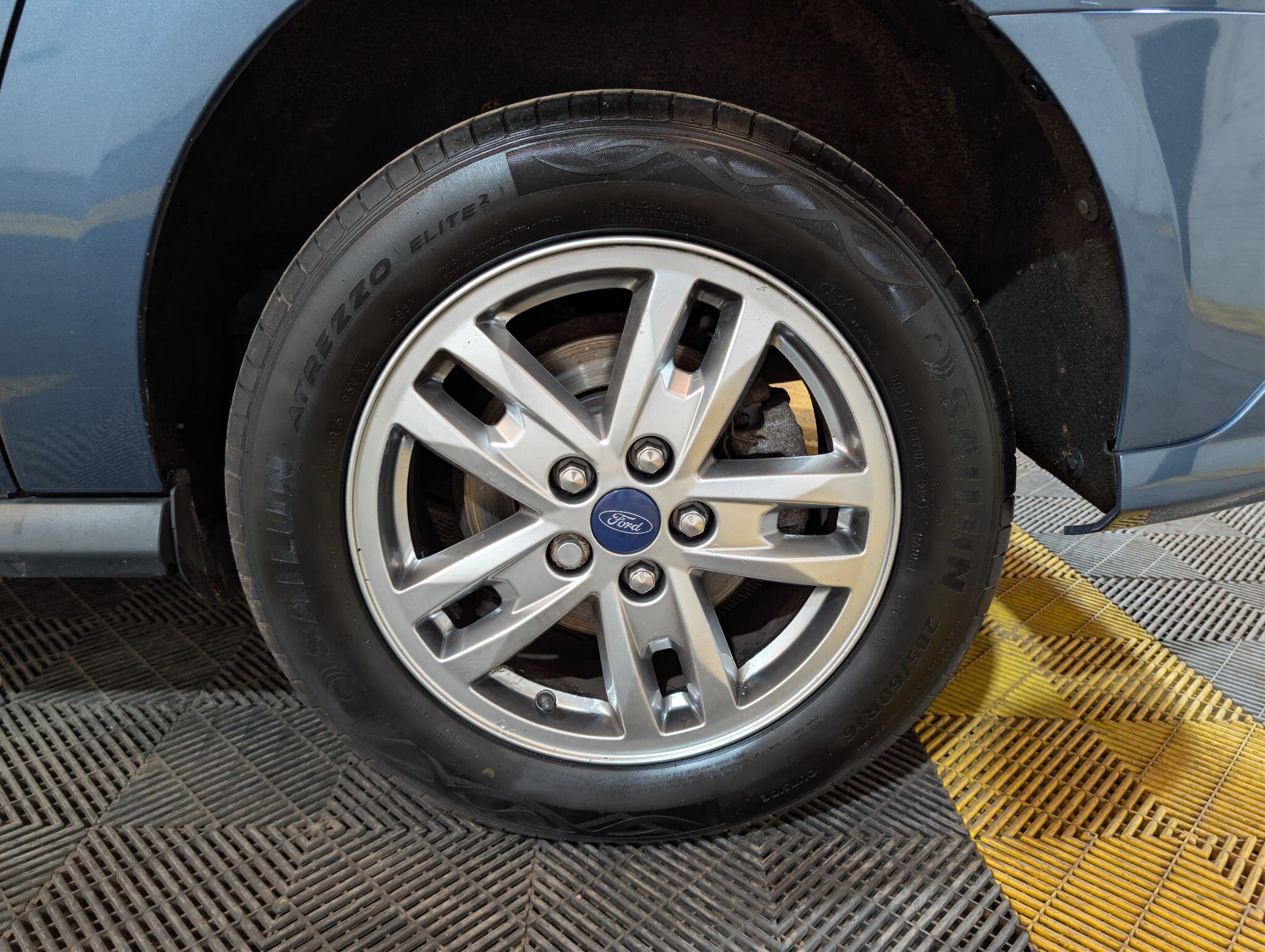 Ford Grand Tourneo Connect view 46