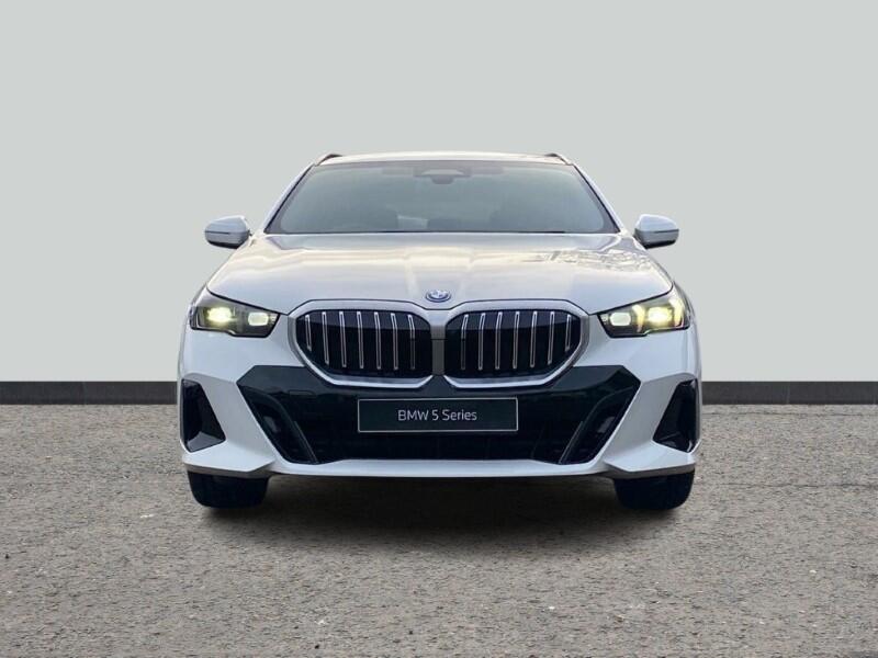 BMW 5 Series view 16