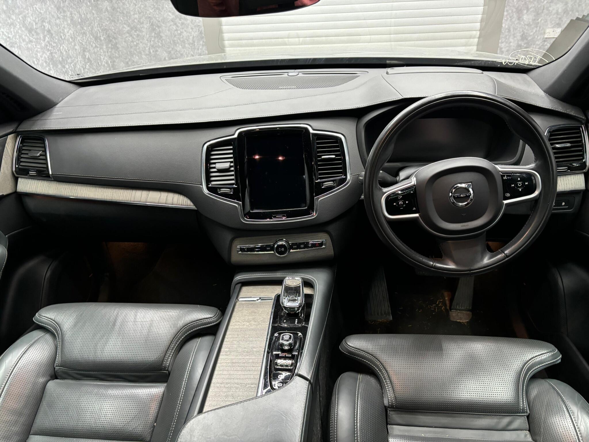 Volvo XC90 view 10
