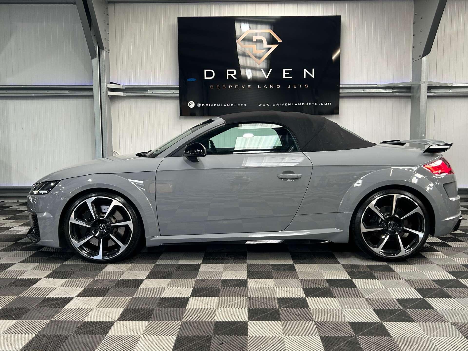 Audi TT RS view 17