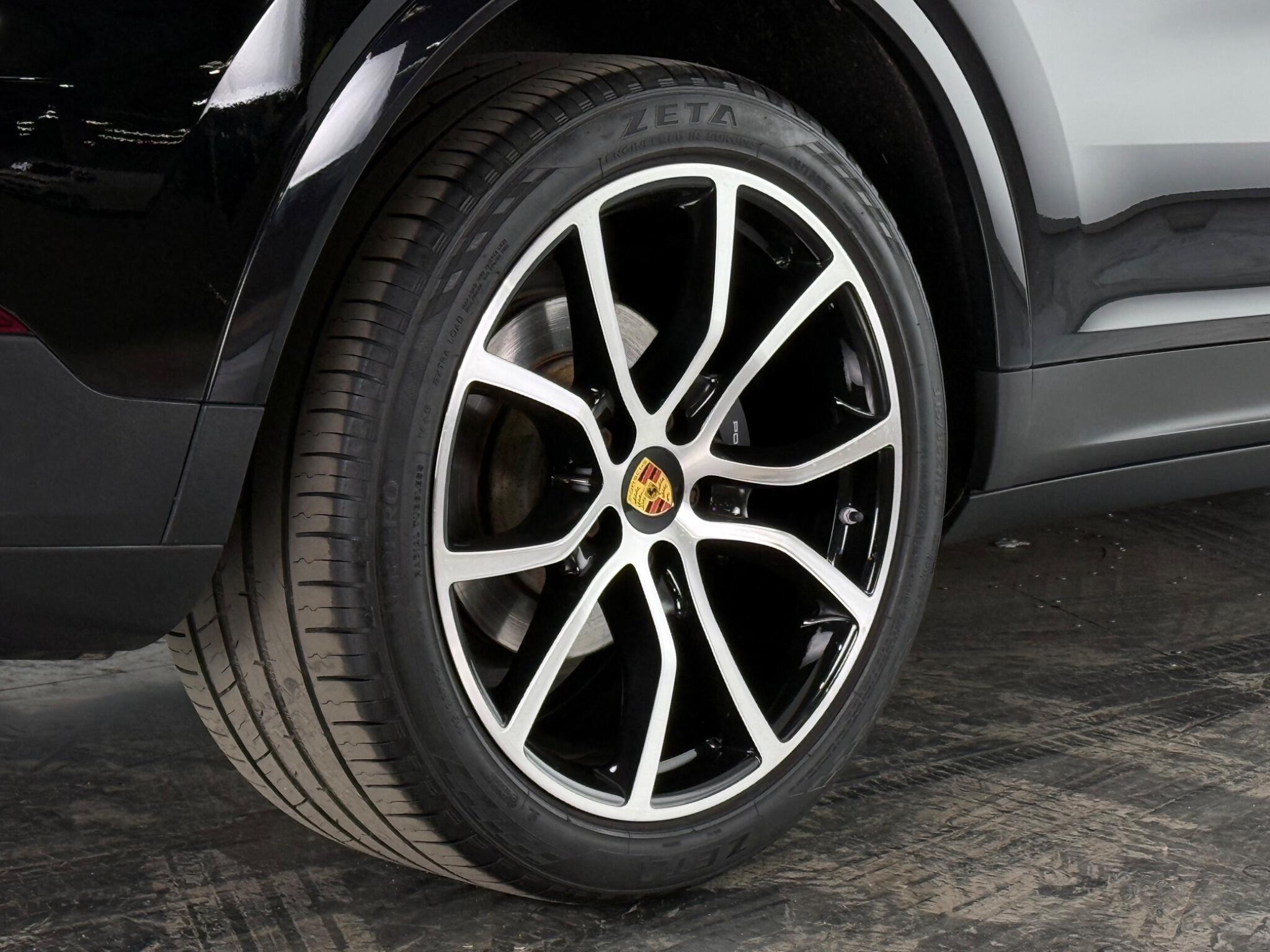 Porsche Cayenne view 10