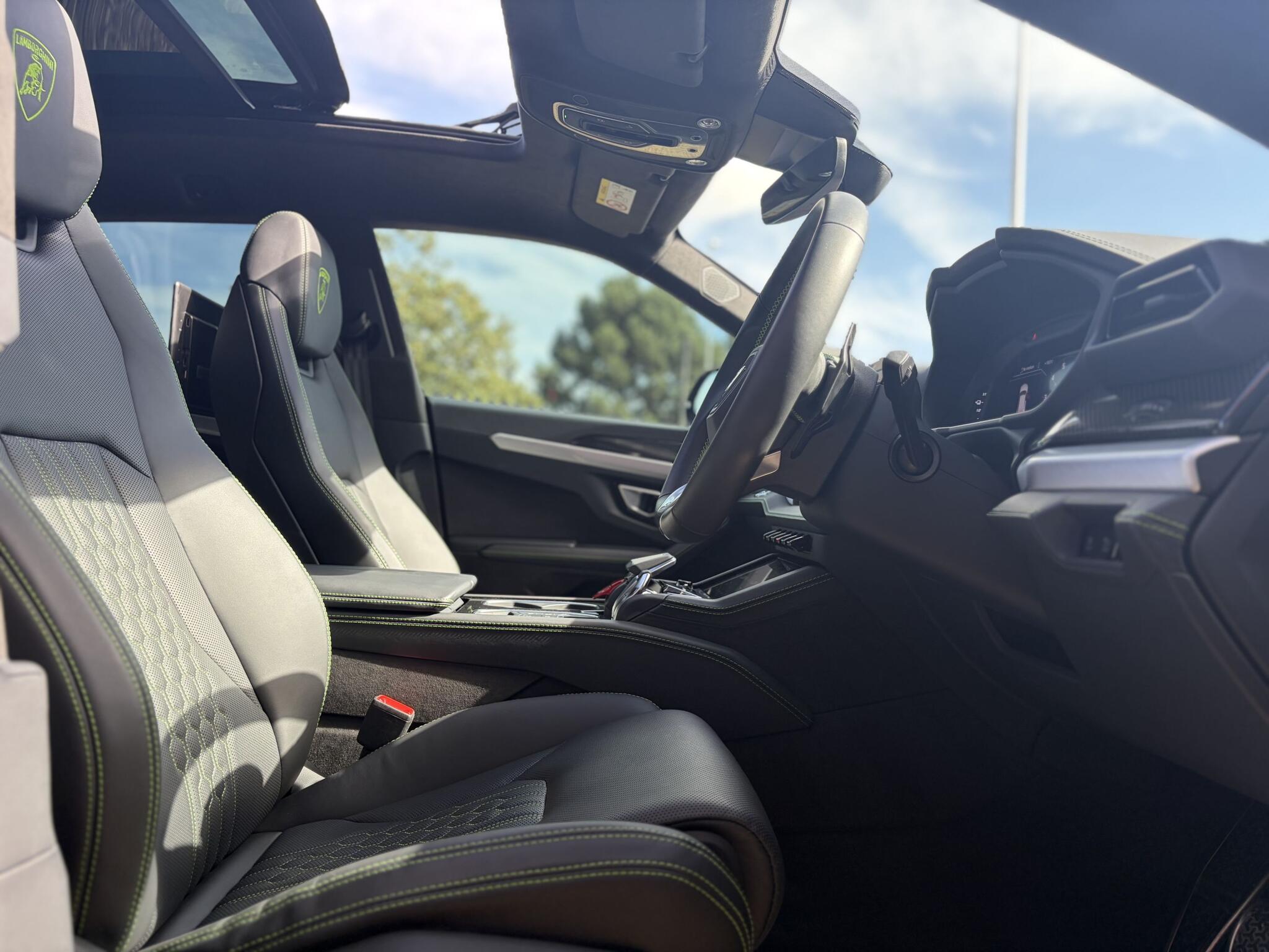 Lamborghini Urus view 23