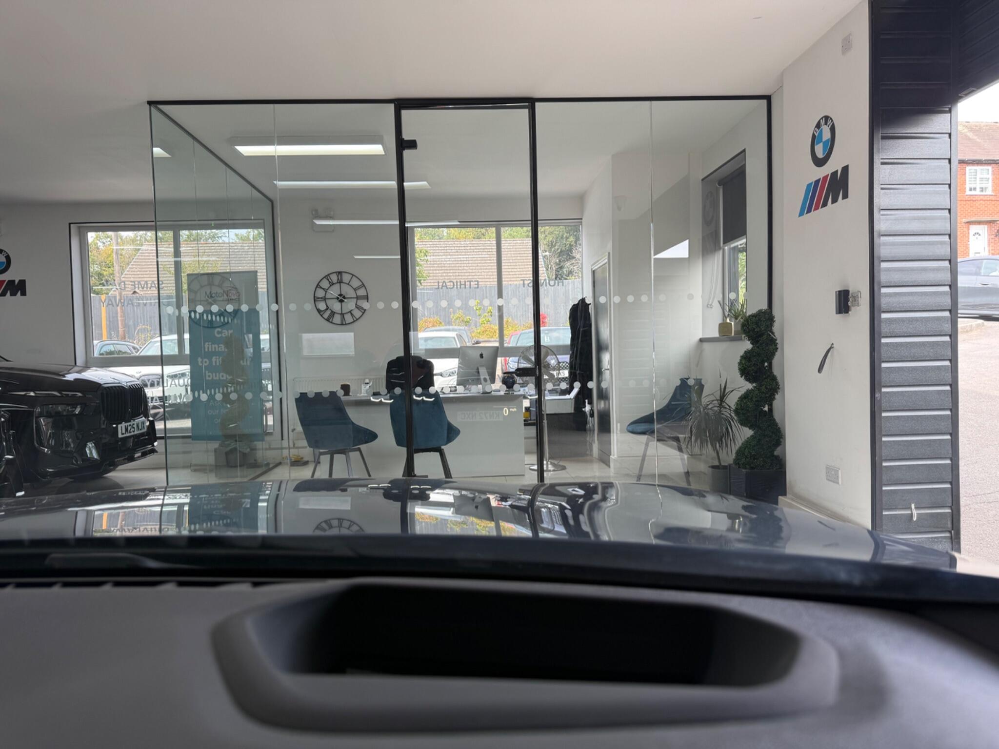BMW 5 Series view 8