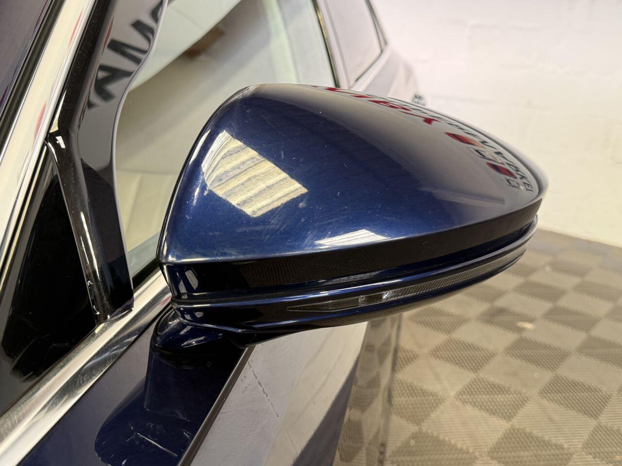 Audi A8 view 25