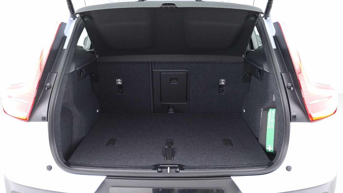 Volvo XC40 view 14
