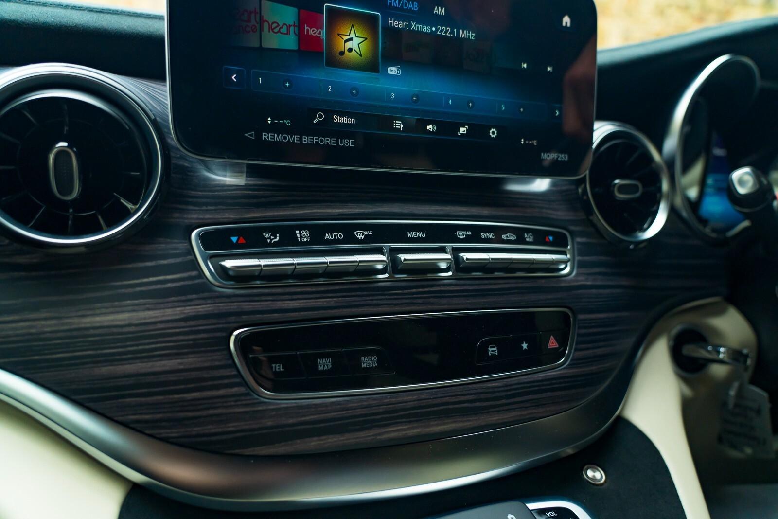 Mercedes-Benz V-Class view 29
