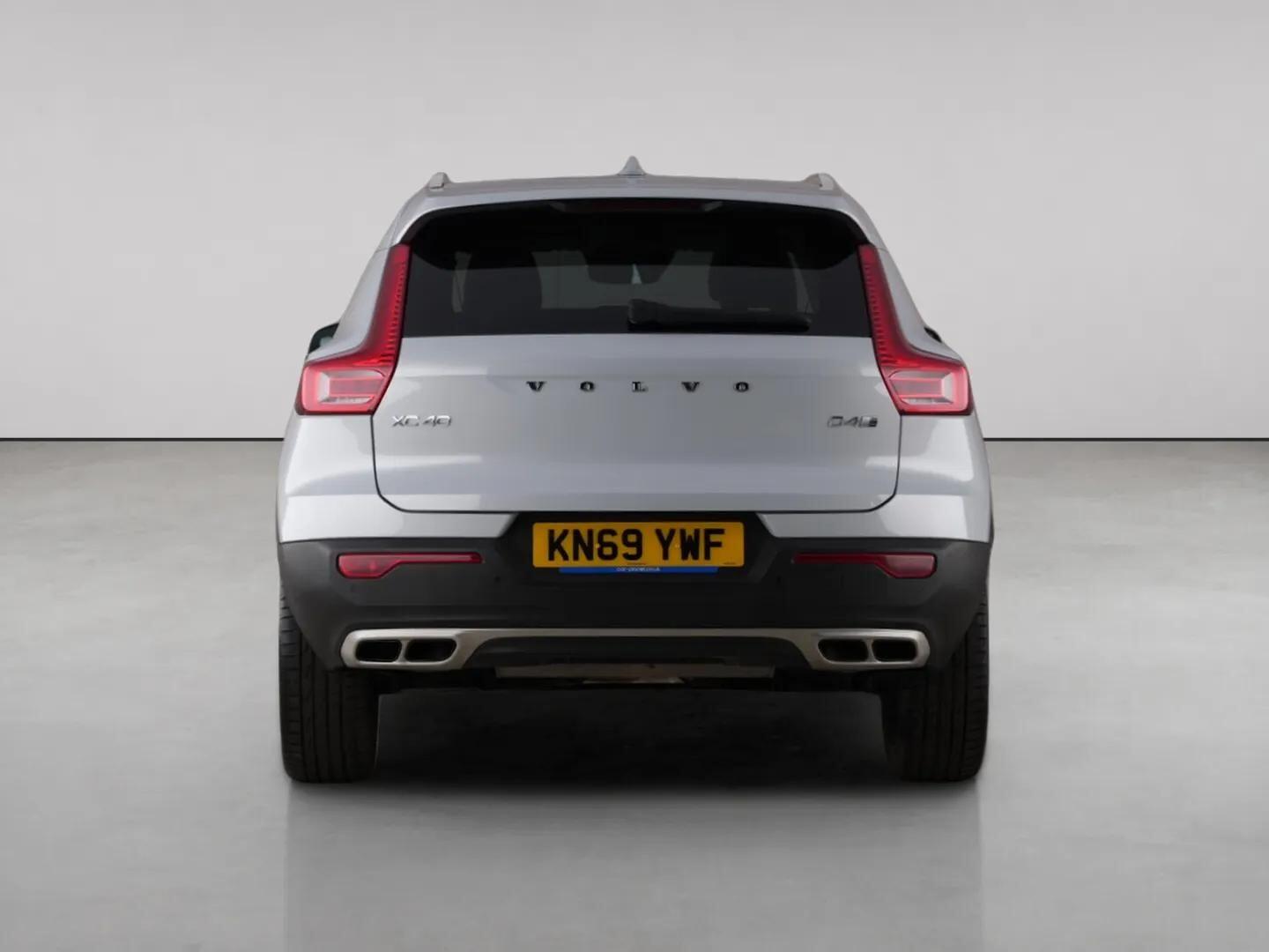 Volvo XC40 view 6