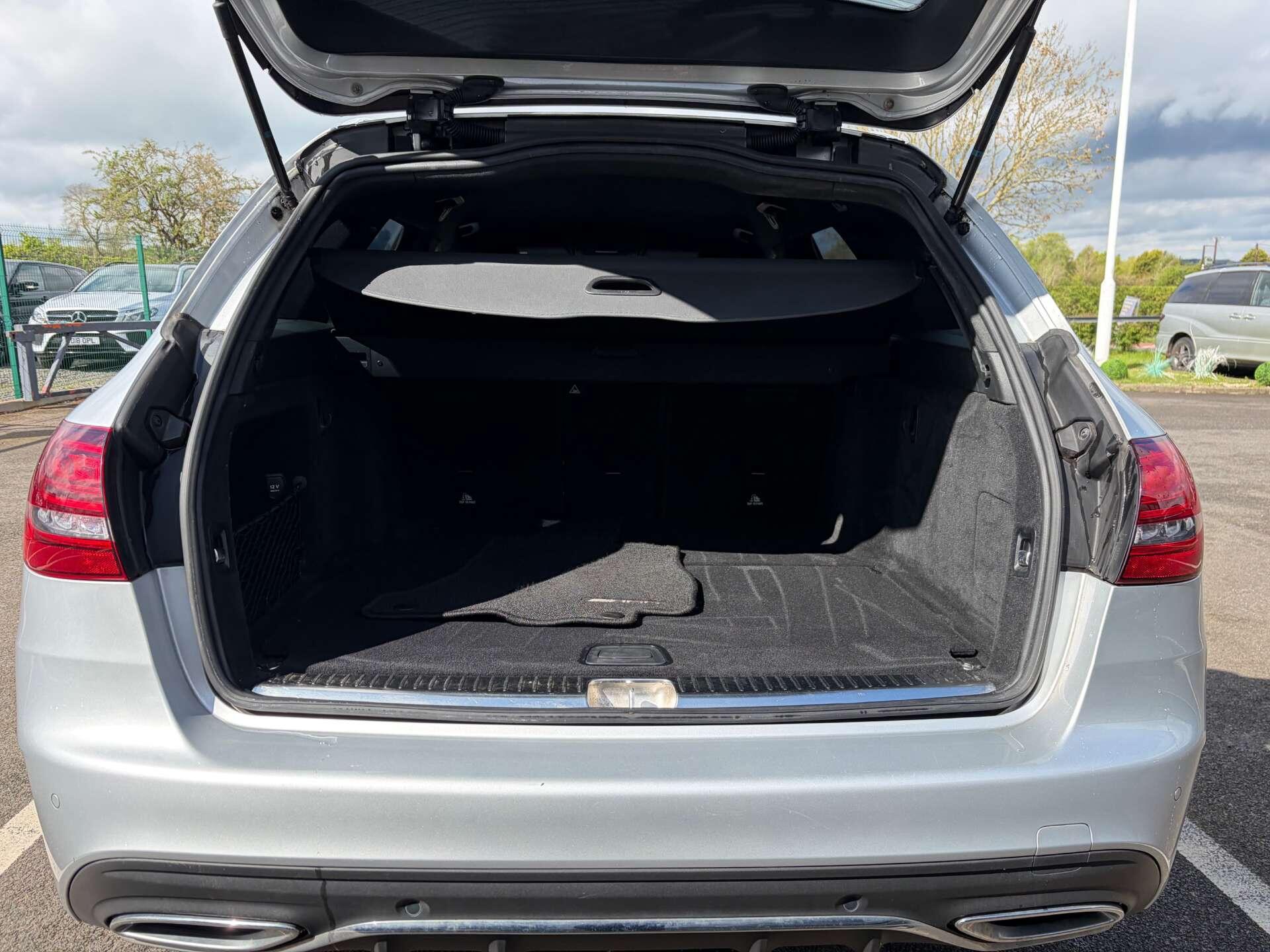 Mercedes-Benz C Class view 26