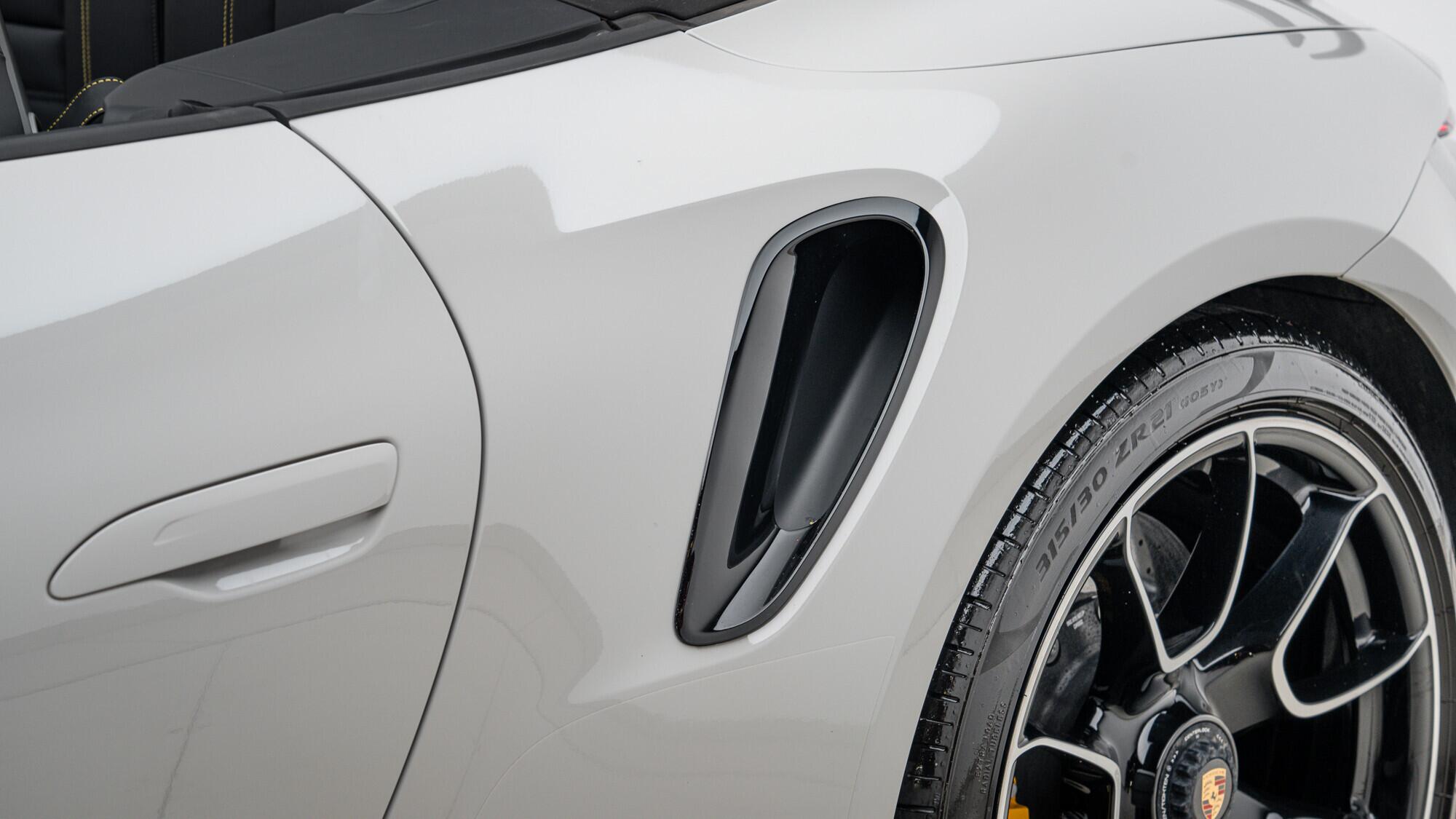 Porsche 911 view 19