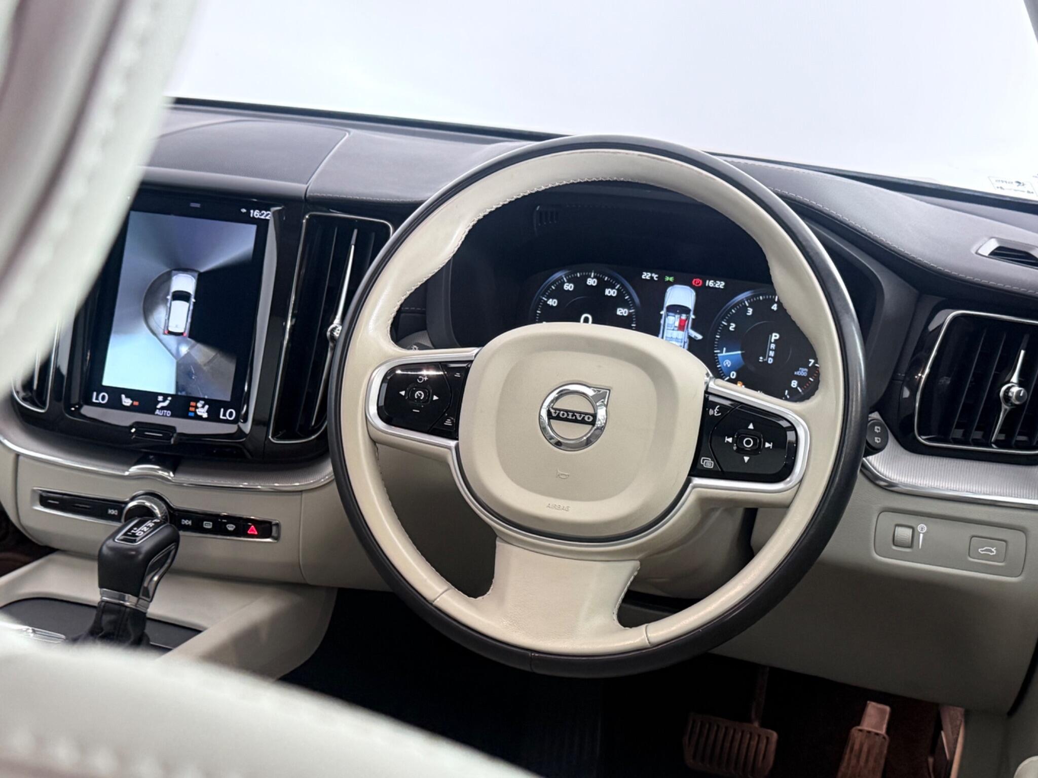 Volvo XC60 view 14
