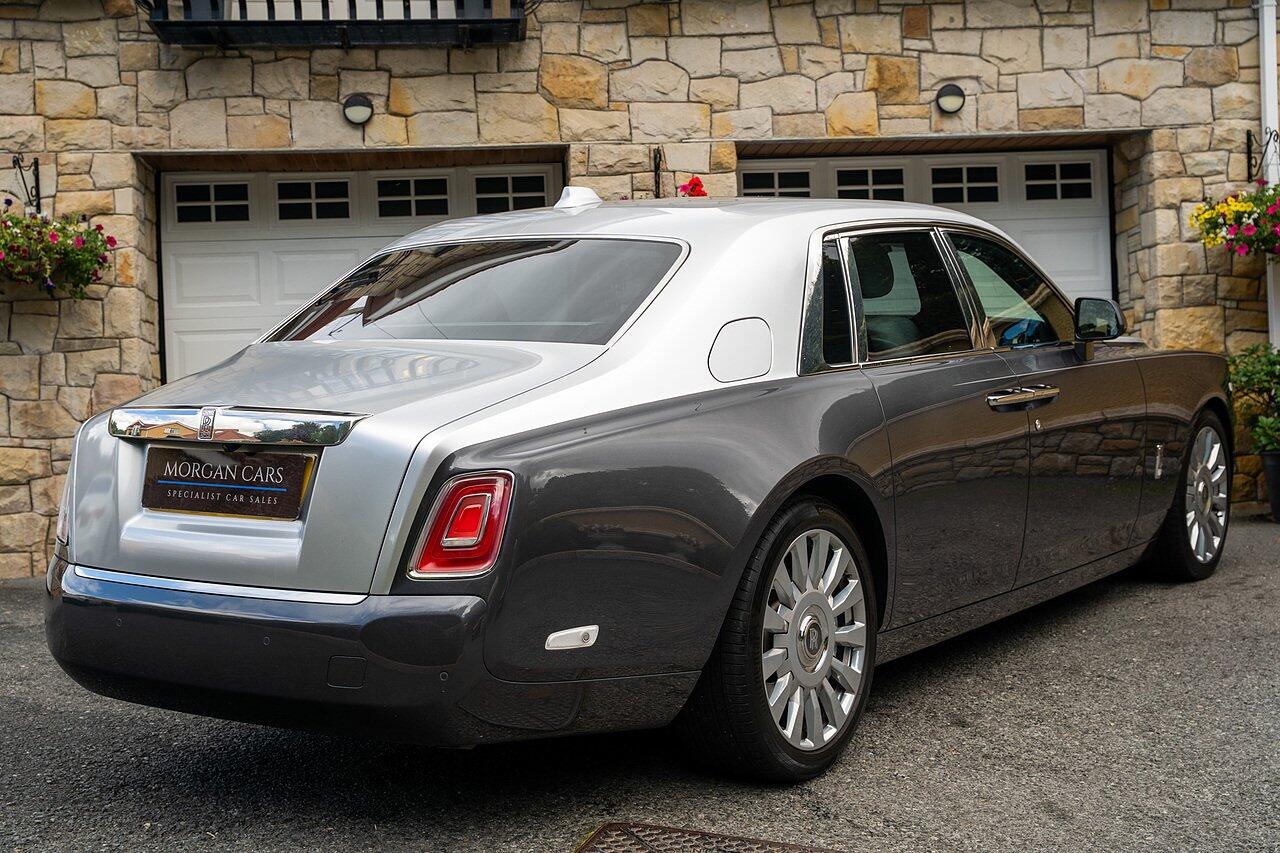 Rolls-Royce Phantom view 18