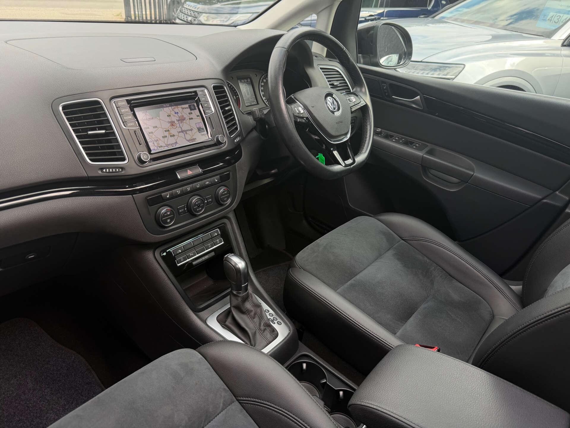 Volkswagen Sharan view 4