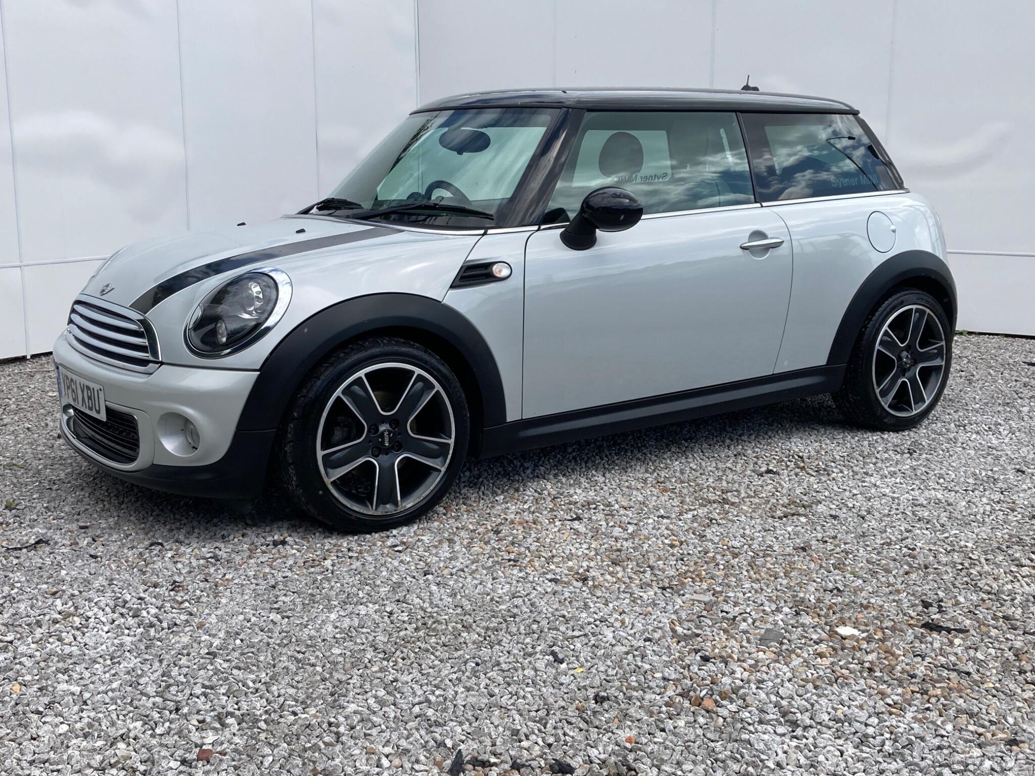 2011 MINI Hatch image 1