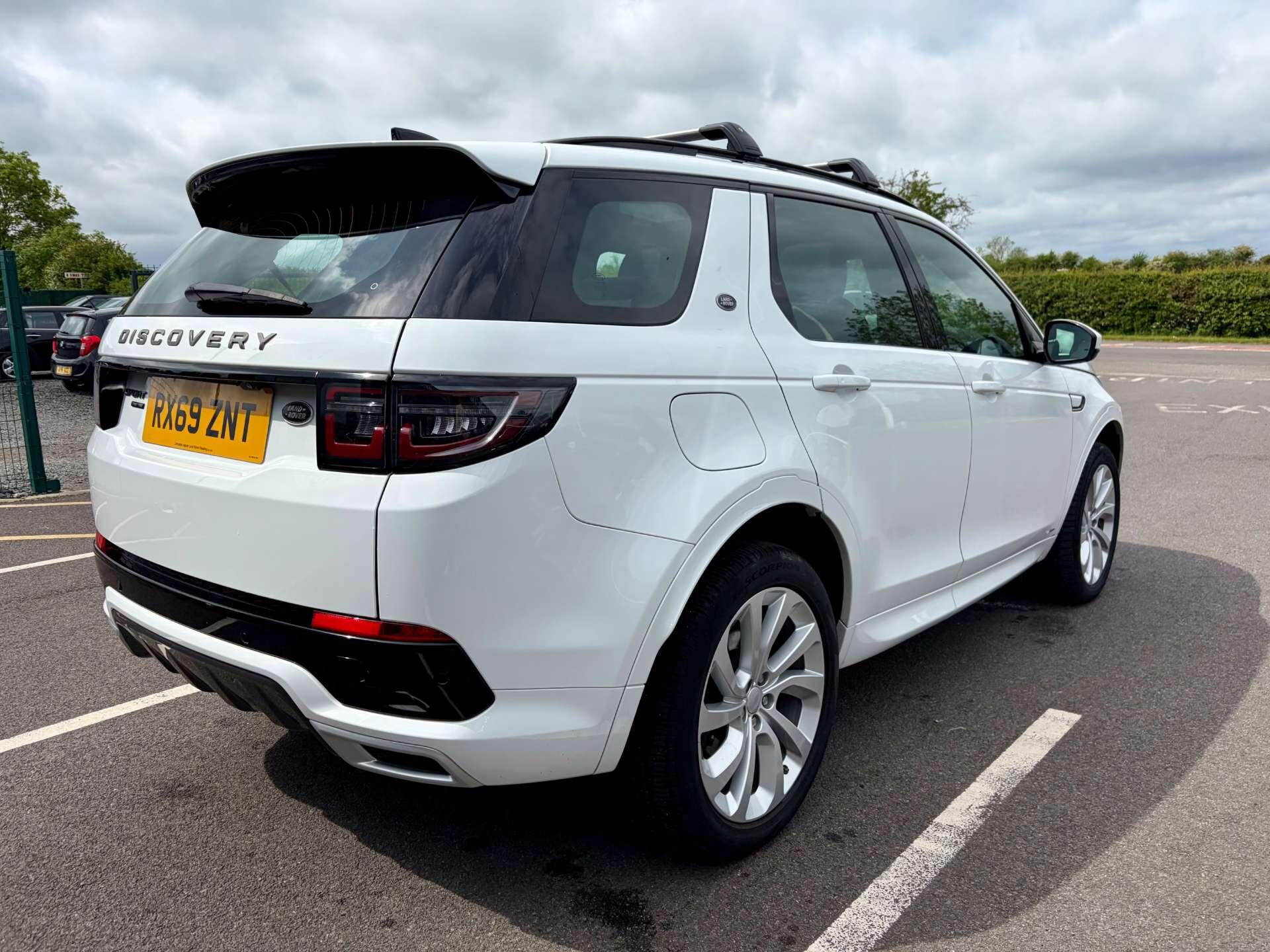 Land Rover Discovery Sport view 8