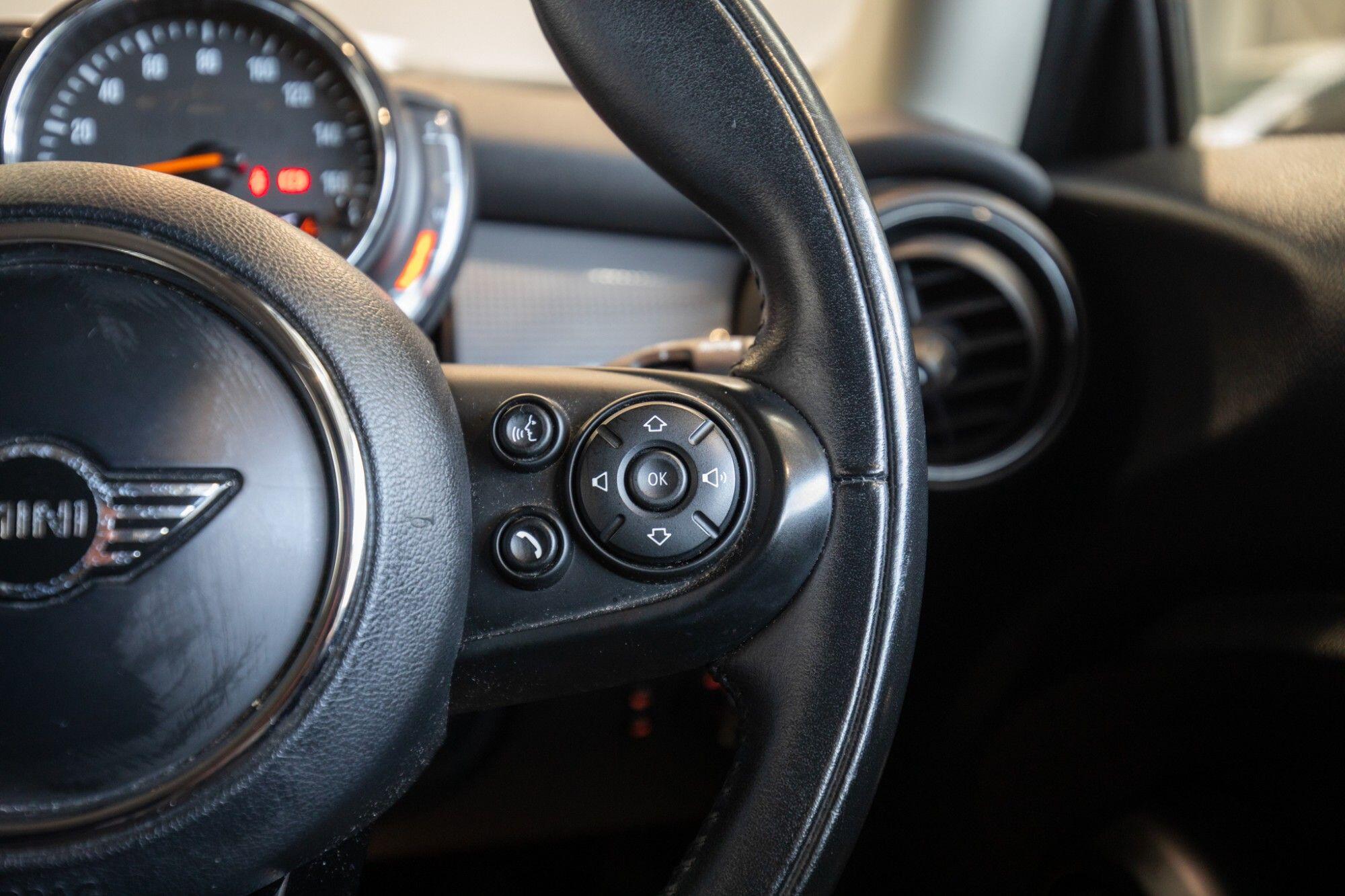 Mini Hatch view 16