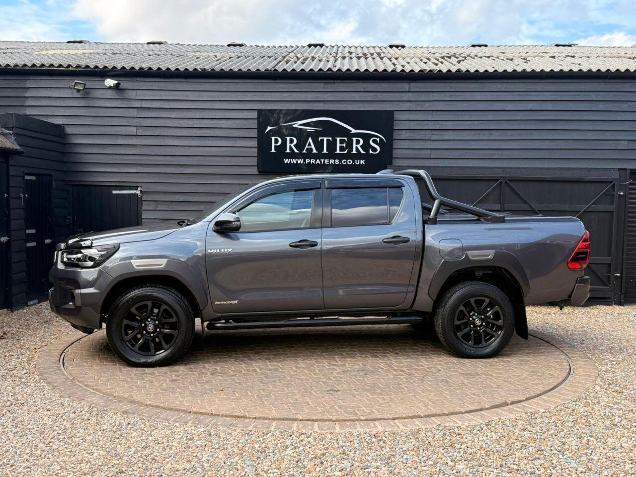 Toyota Hilux view 6