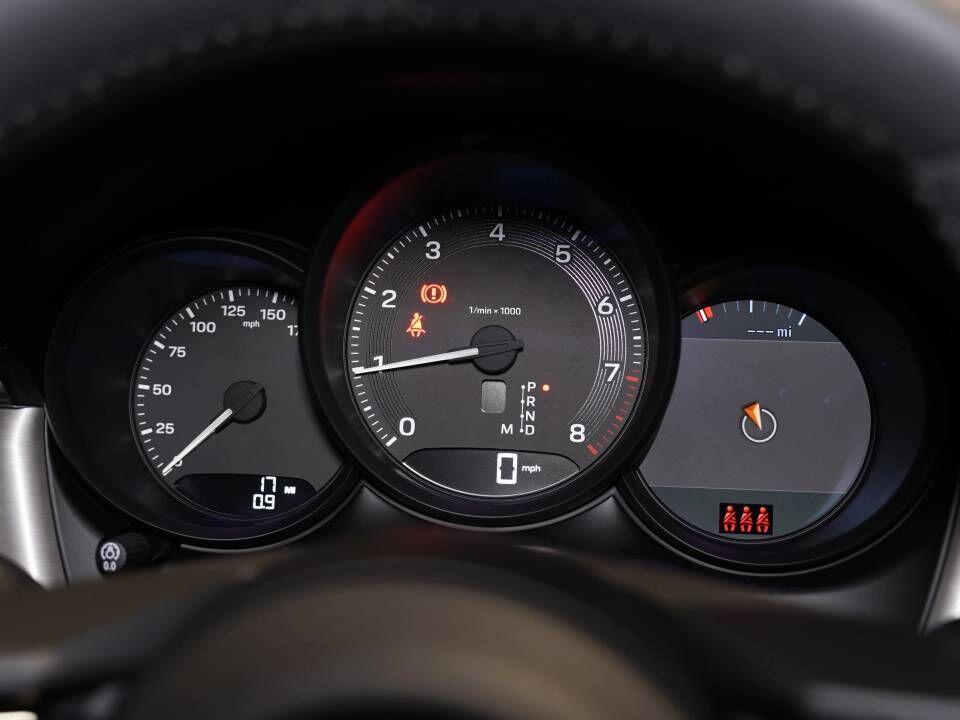 Porsche Macan view 21