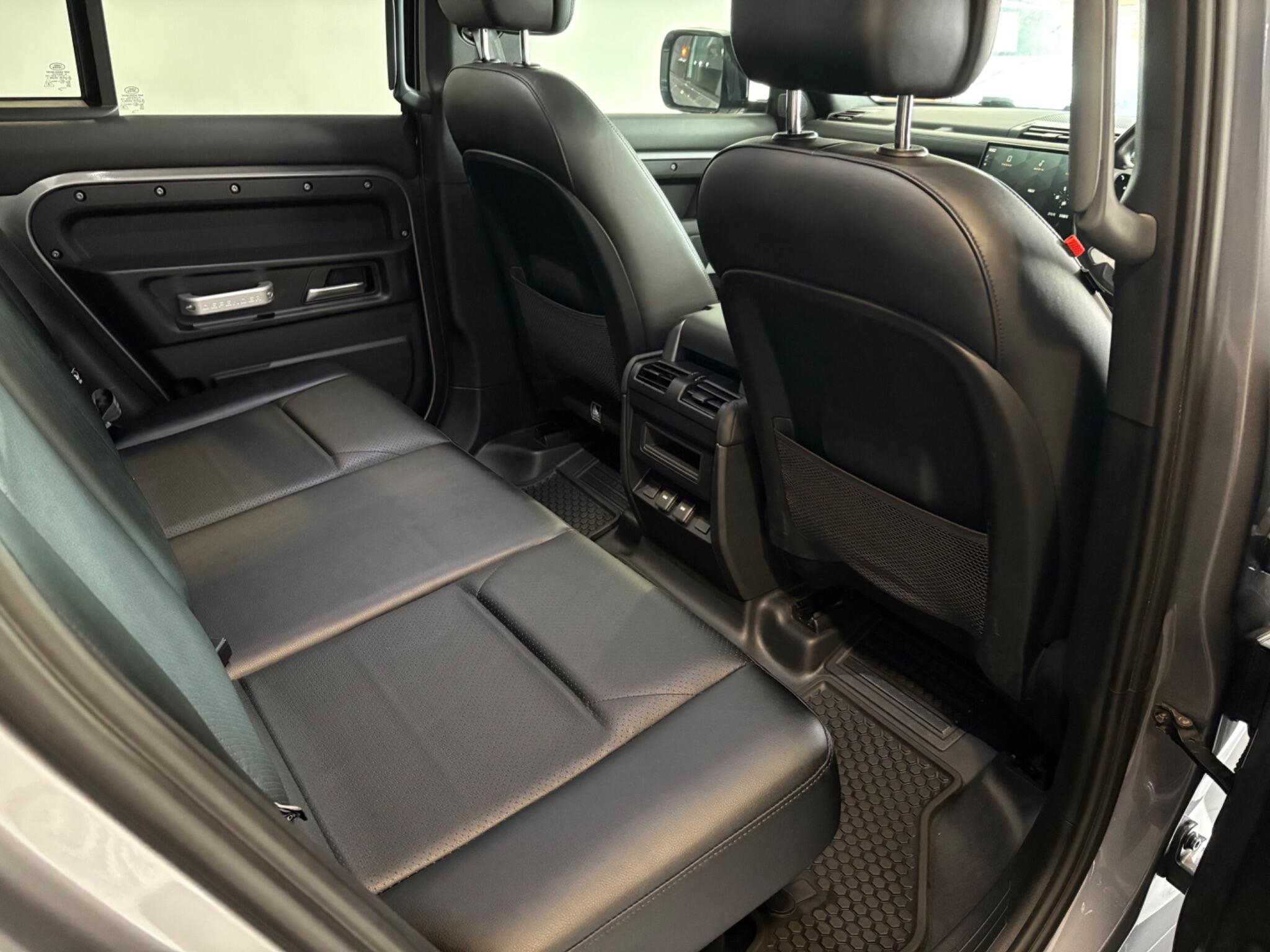 Land Rover Defender view 25