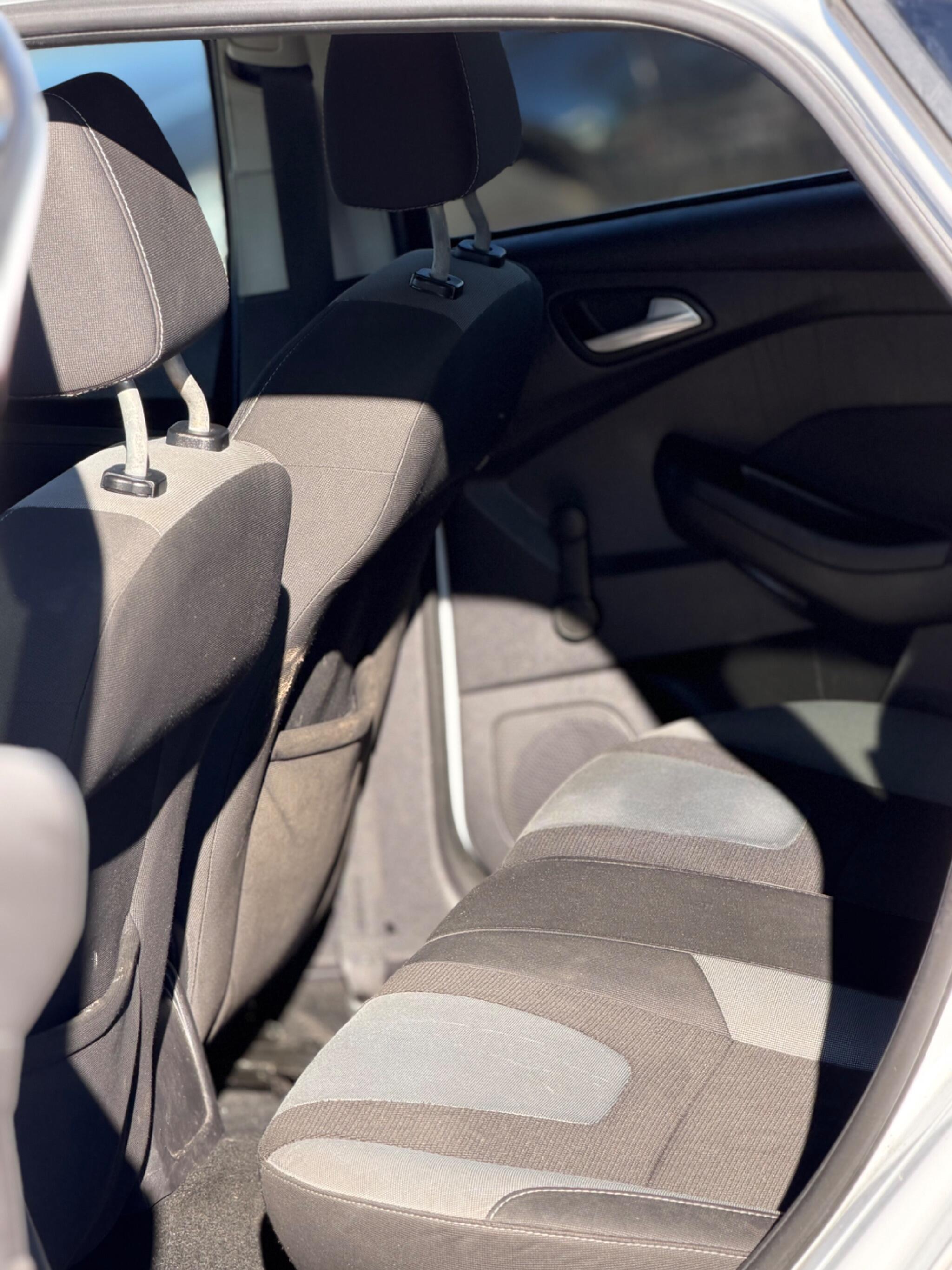 2013 Ford Focus 1.6 TDCi Zetec Euro 5 (s/s) 5dr image 17