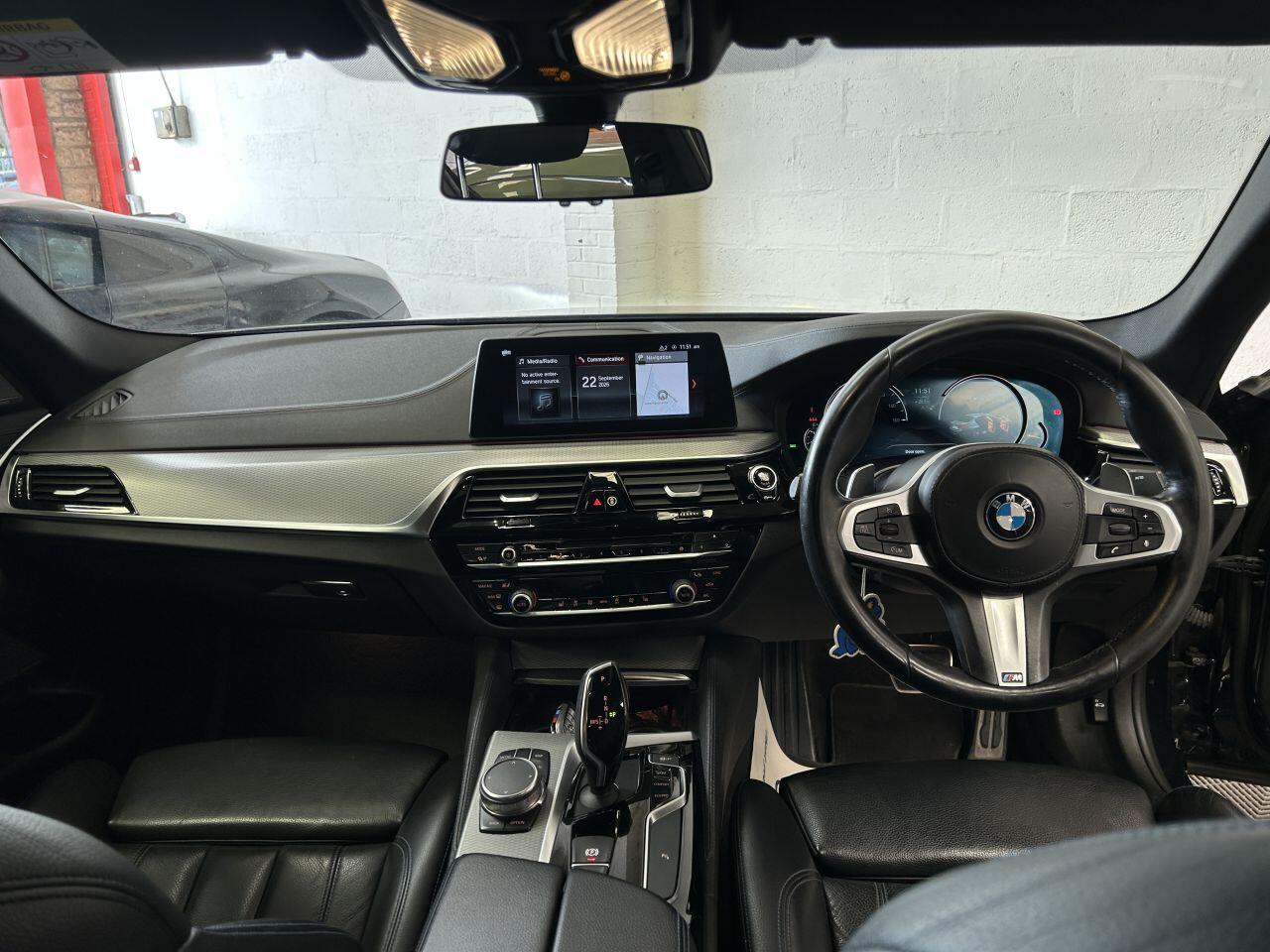 BMW 5 Series view 32
