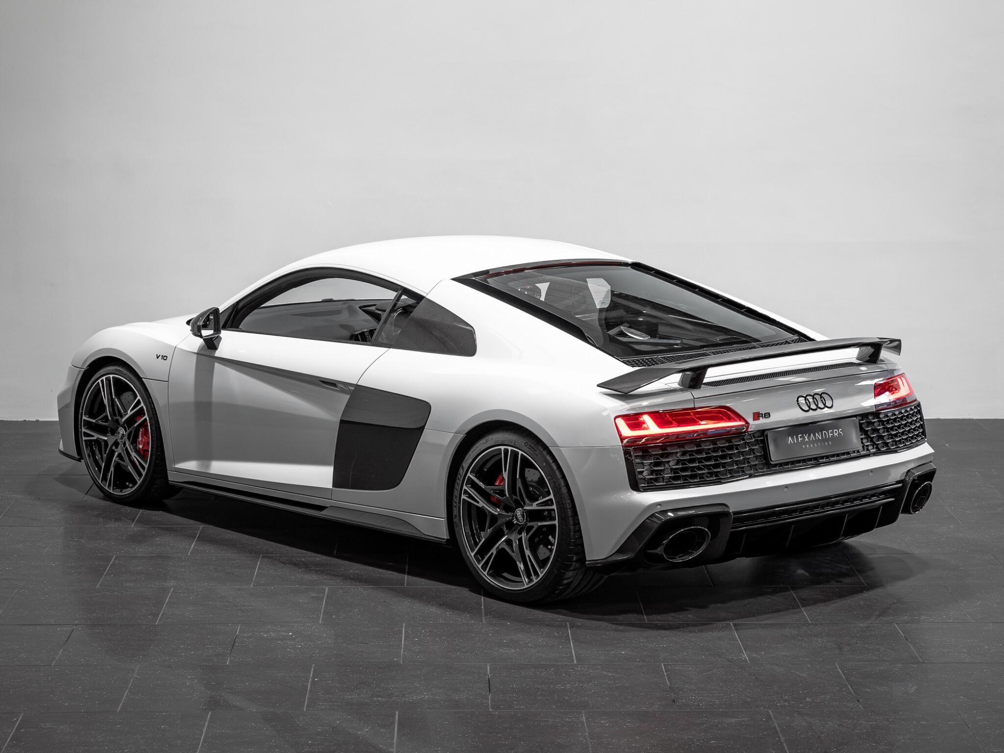 Audi R8 view 5
