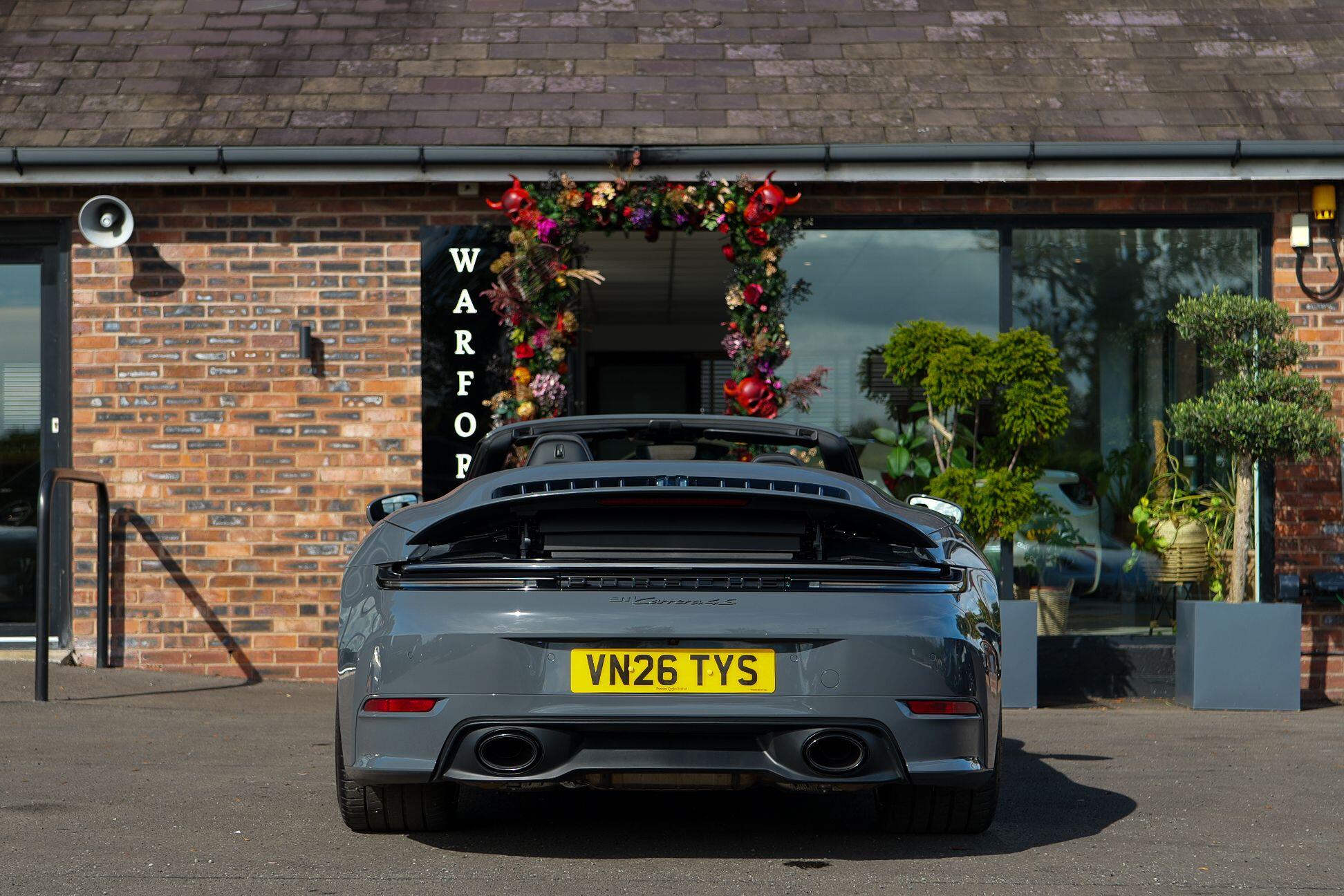 Porsche 911 view 5