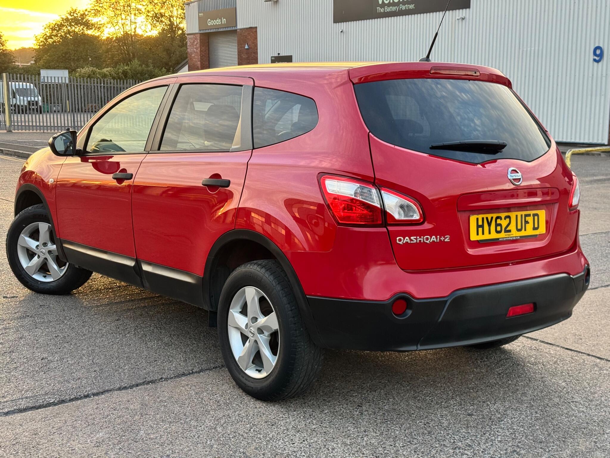 Nissan Qashqai+2 view 4