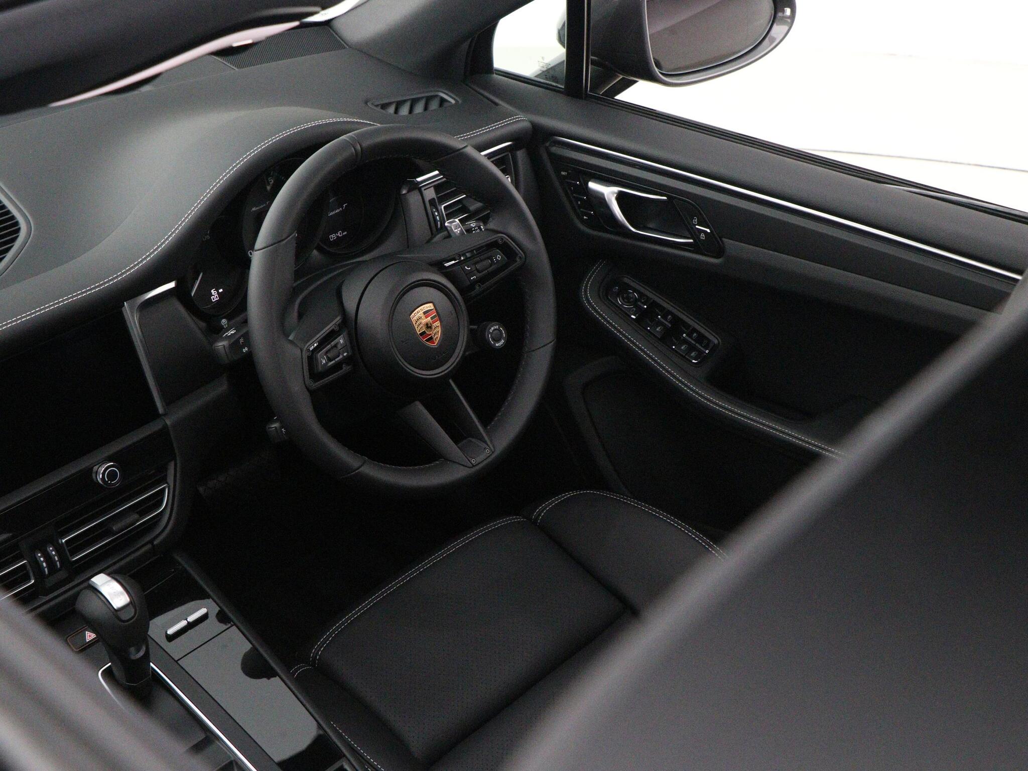 Porsche Macan view 30