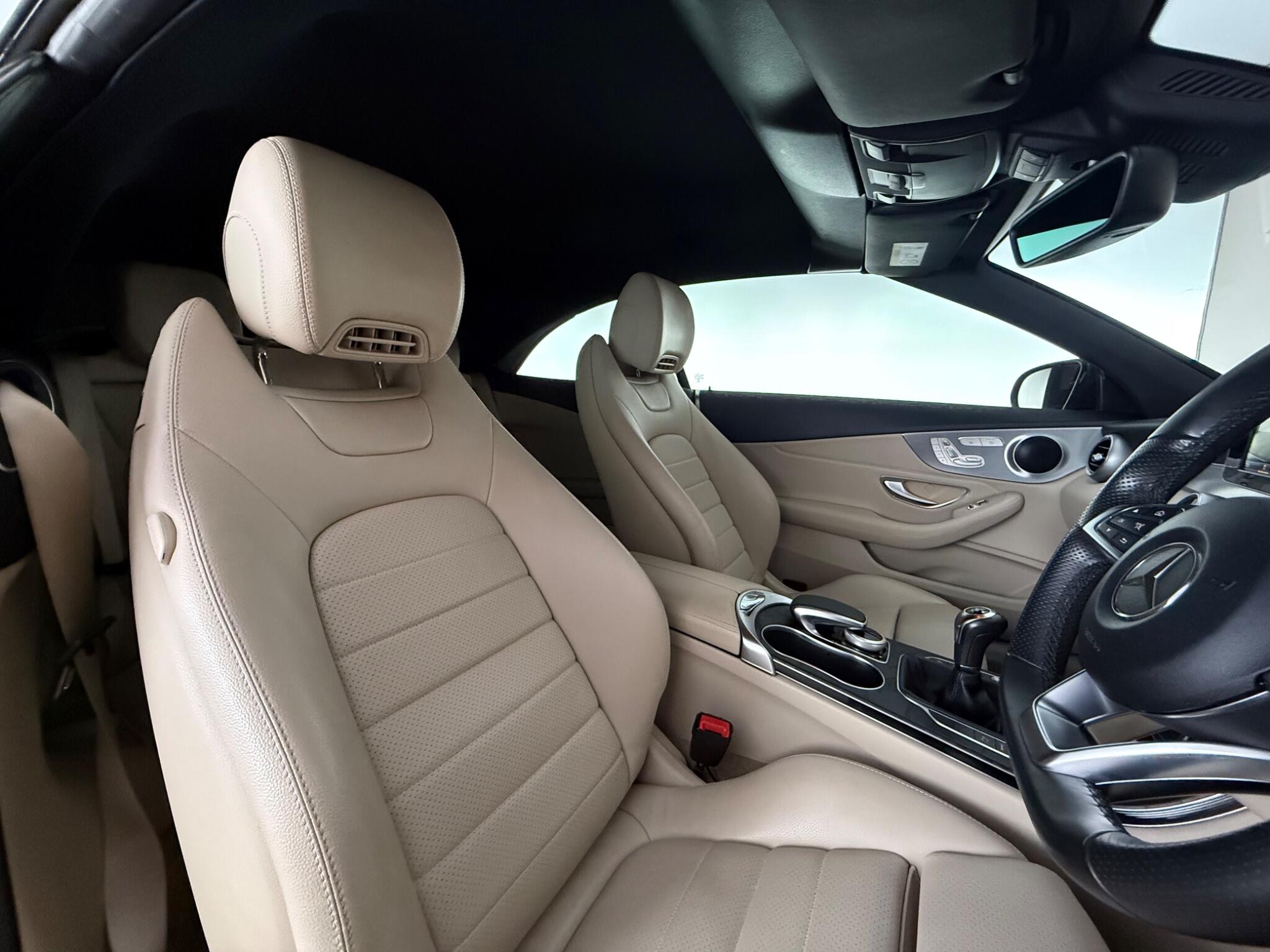Mercedes-Benz C-Class view 32