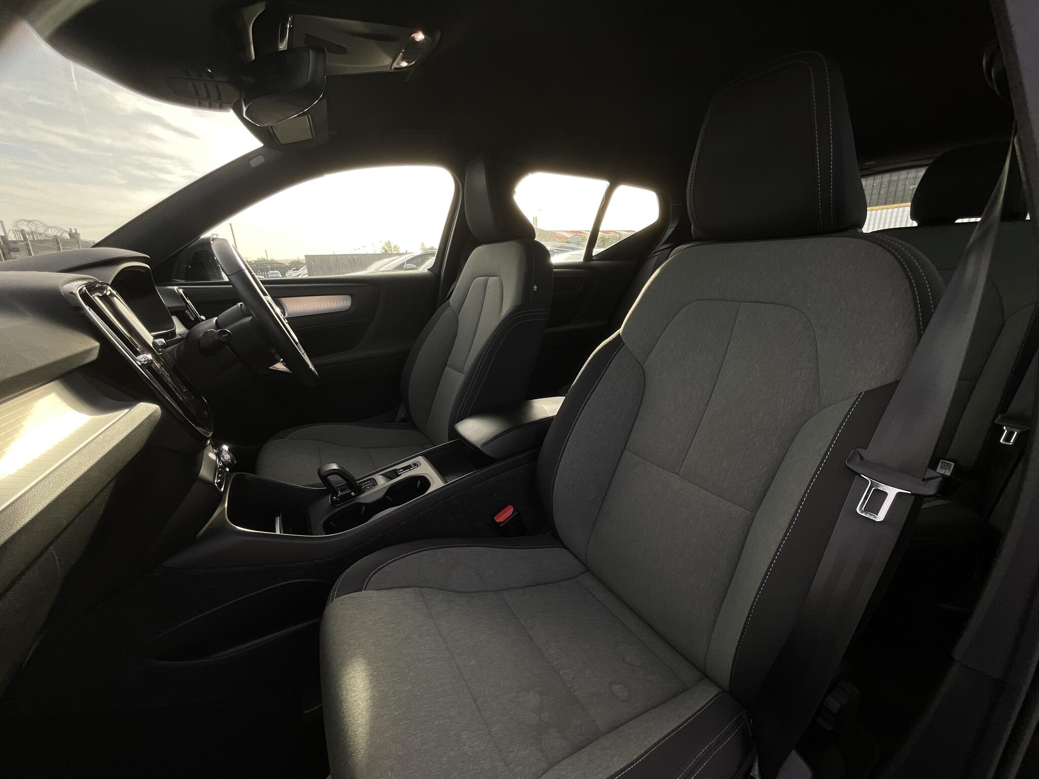 Volvo XC40 view 15