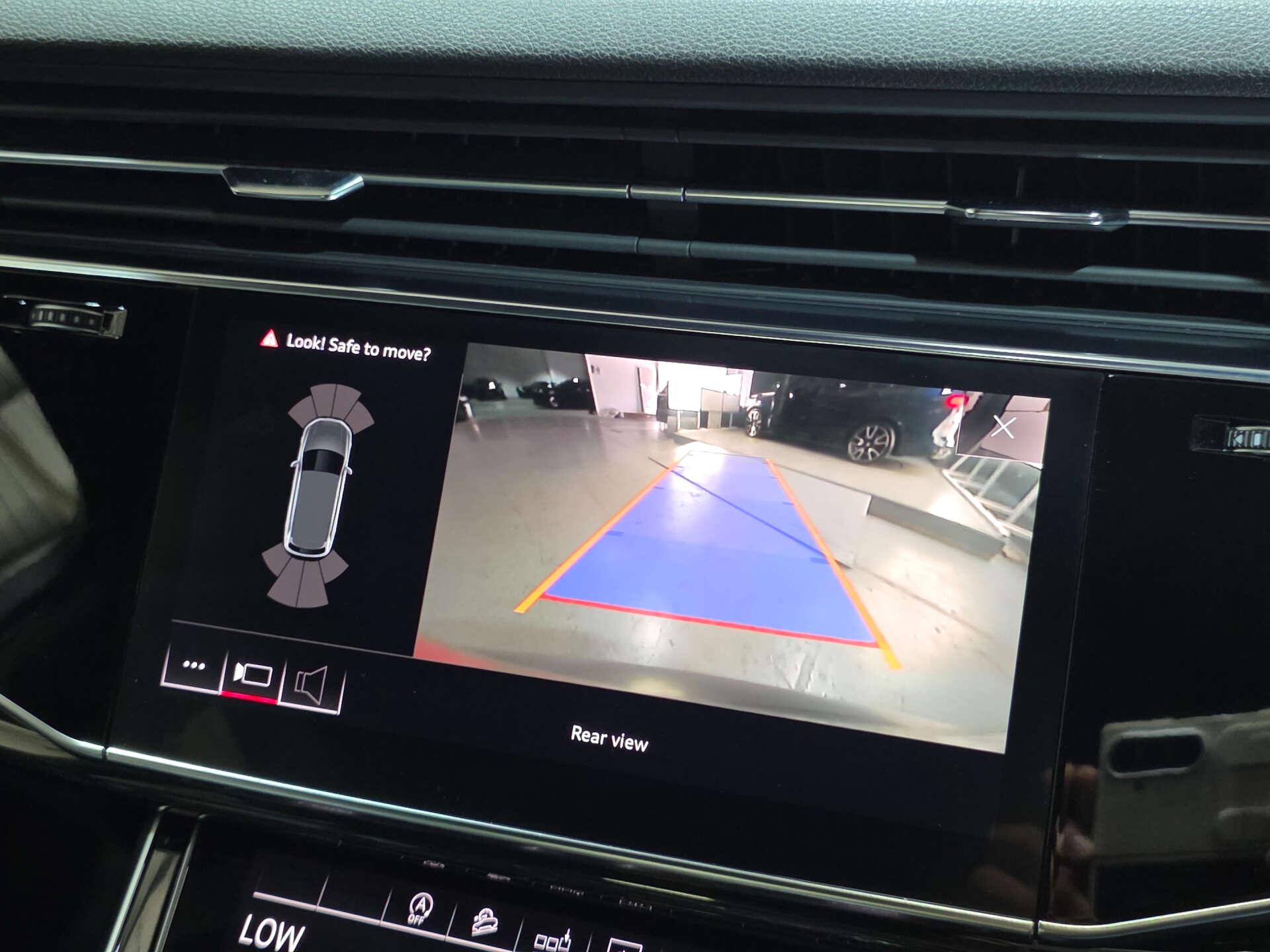 Audi Q7 view 28