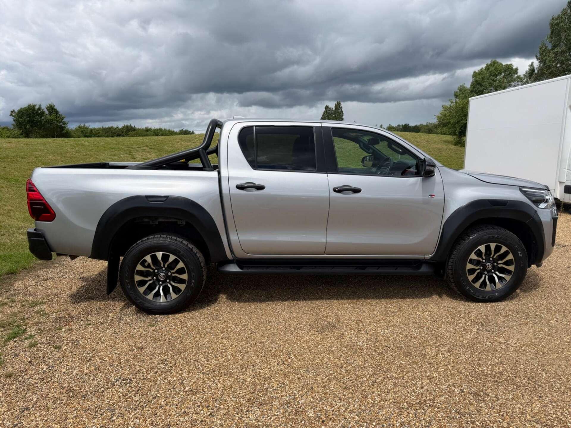 Toyota Hilux view 7