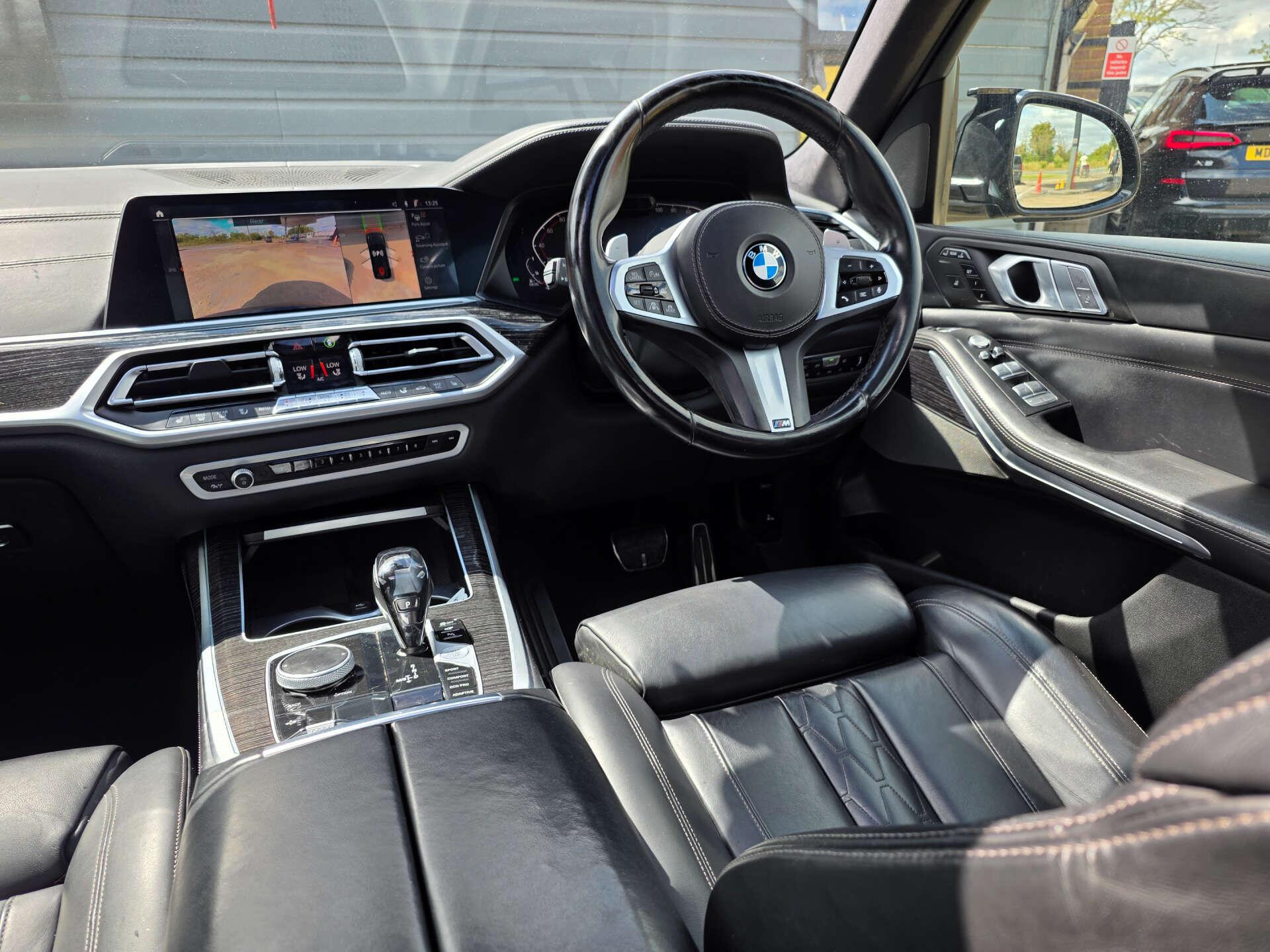 BMW X7 view 17