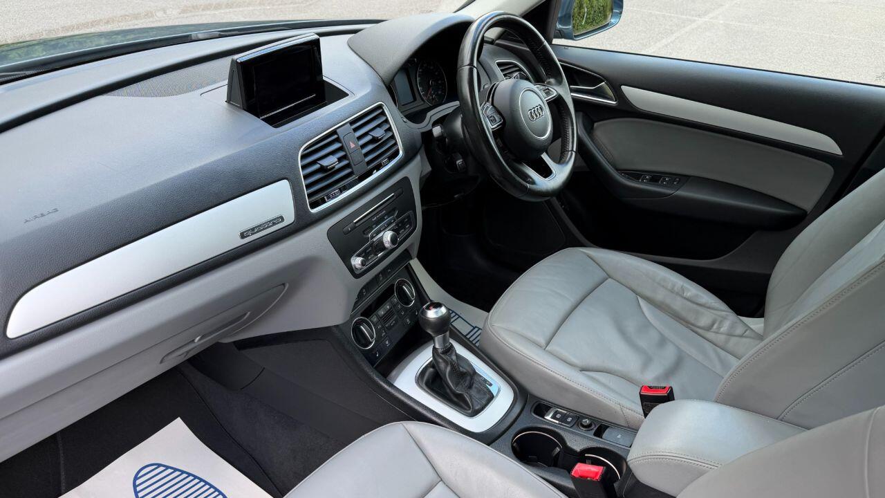 Audi Q3 view 8
