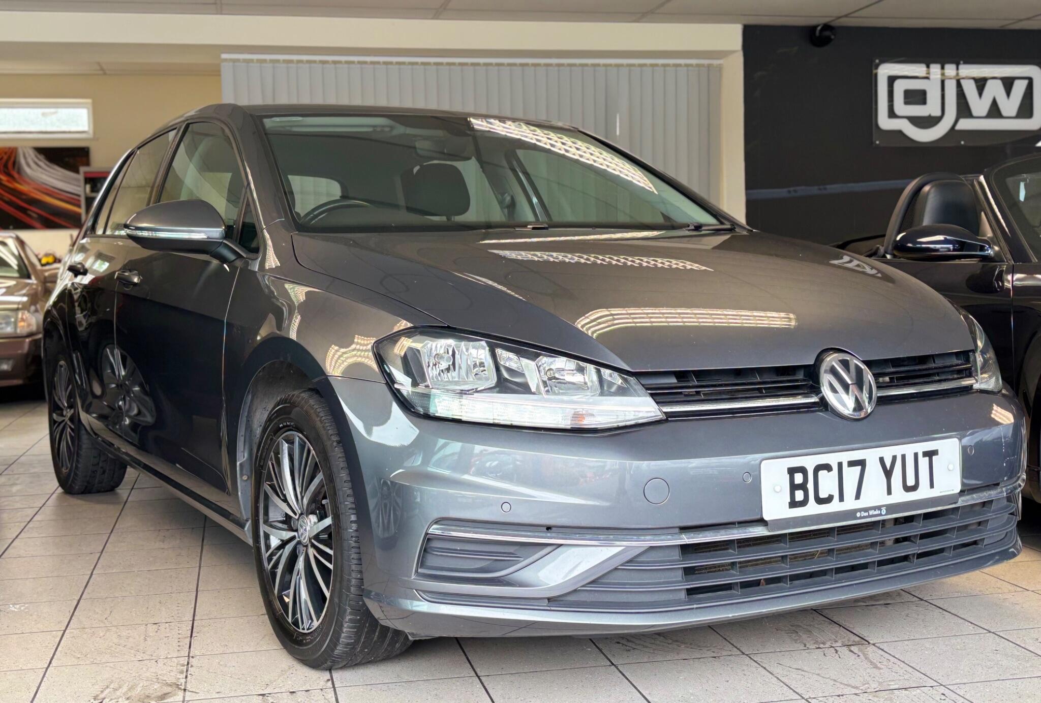 Volkswagen Golf view 2