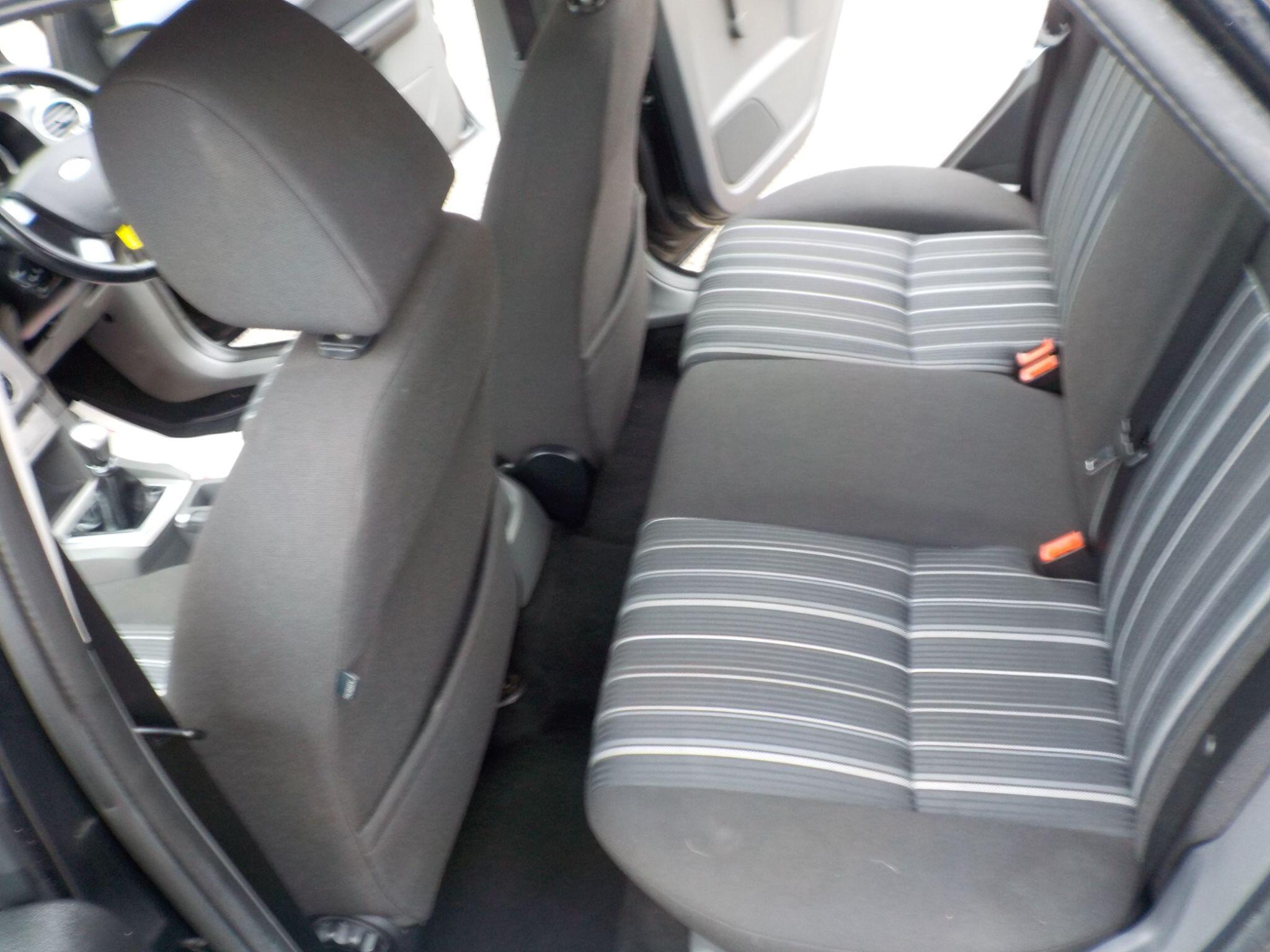 Ford Focus 1.8 Style 5dr