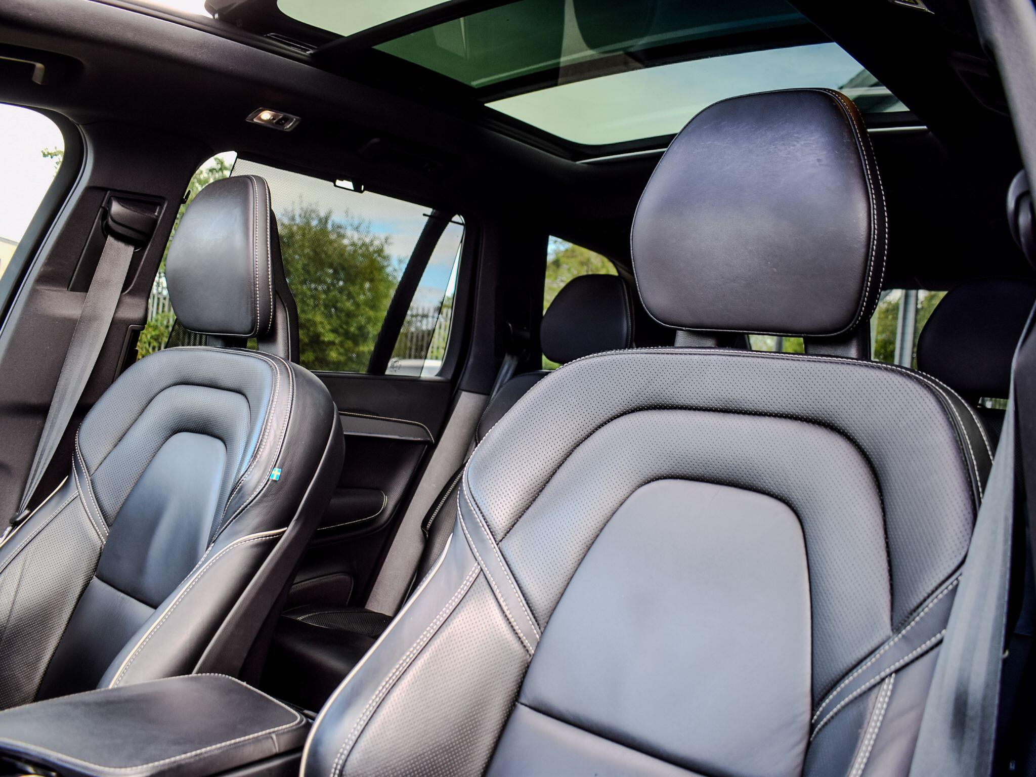 Volvo XC90 view 15