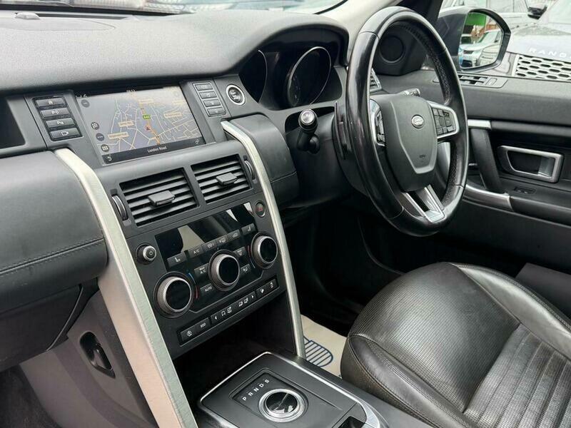 Land Rover Discovery Sport view 35