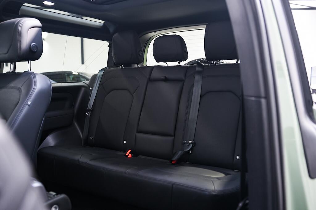 Land Rover Defender view 17