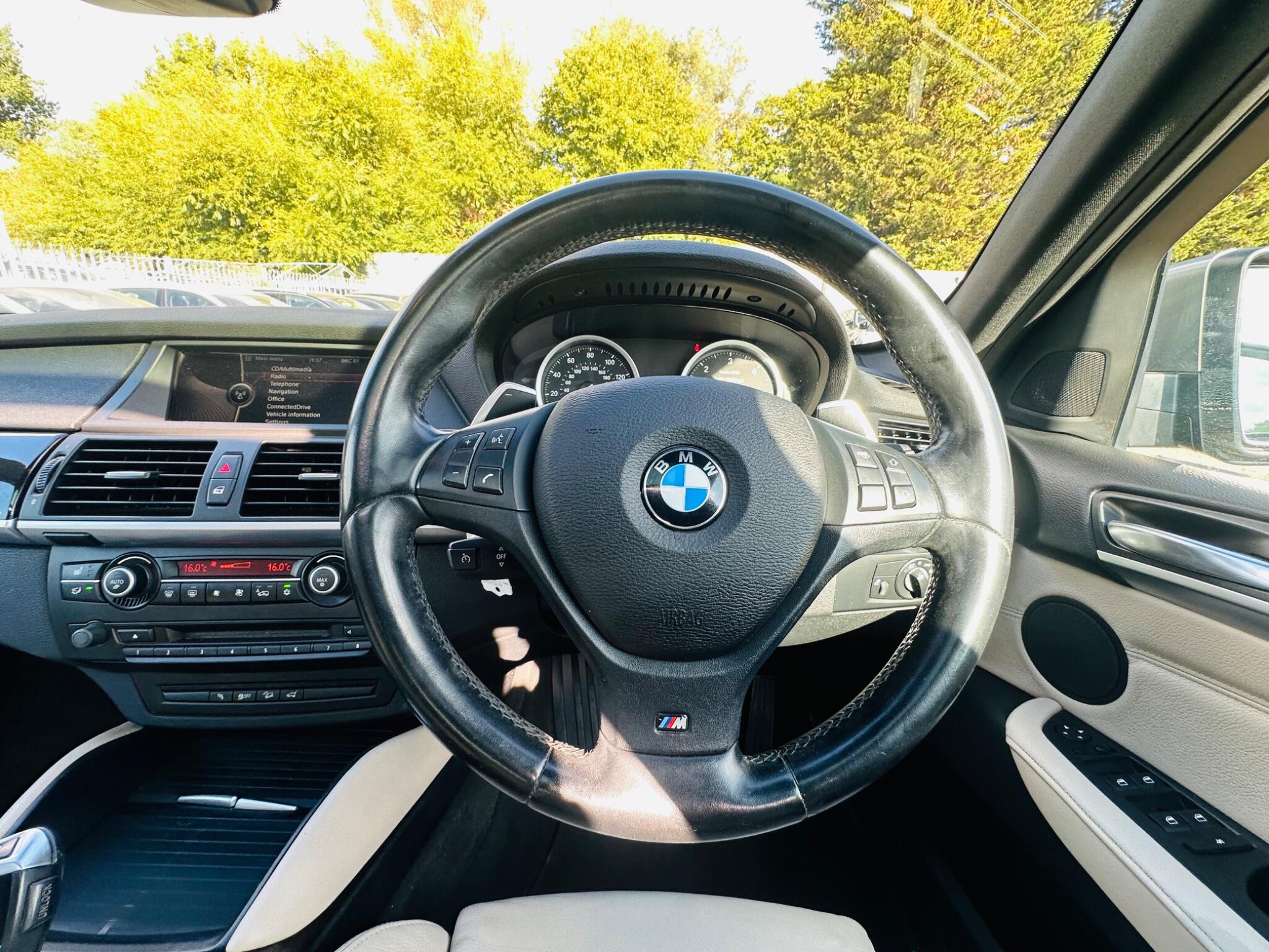 BMW X6 view 23