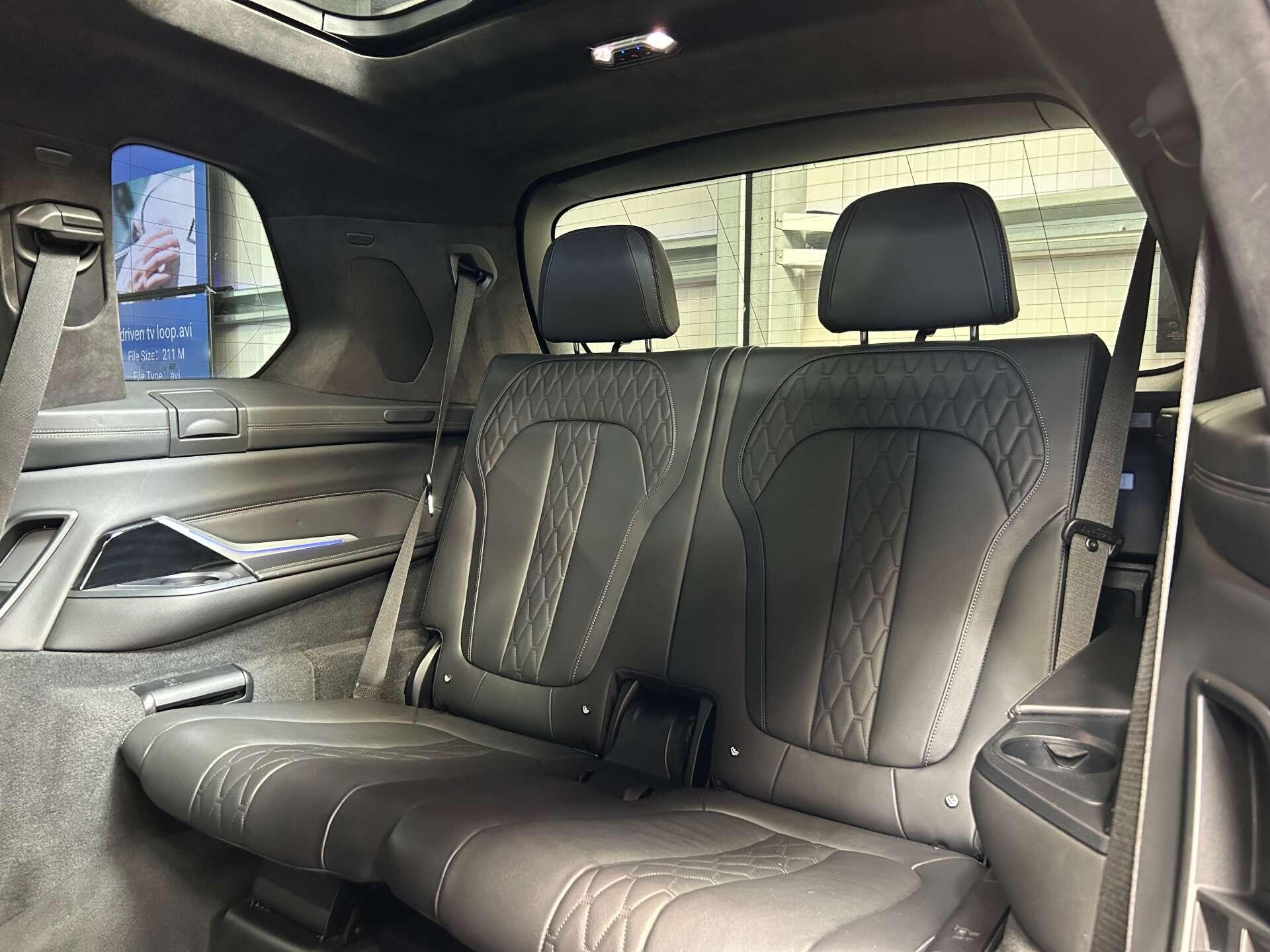 BMW X7 view 44