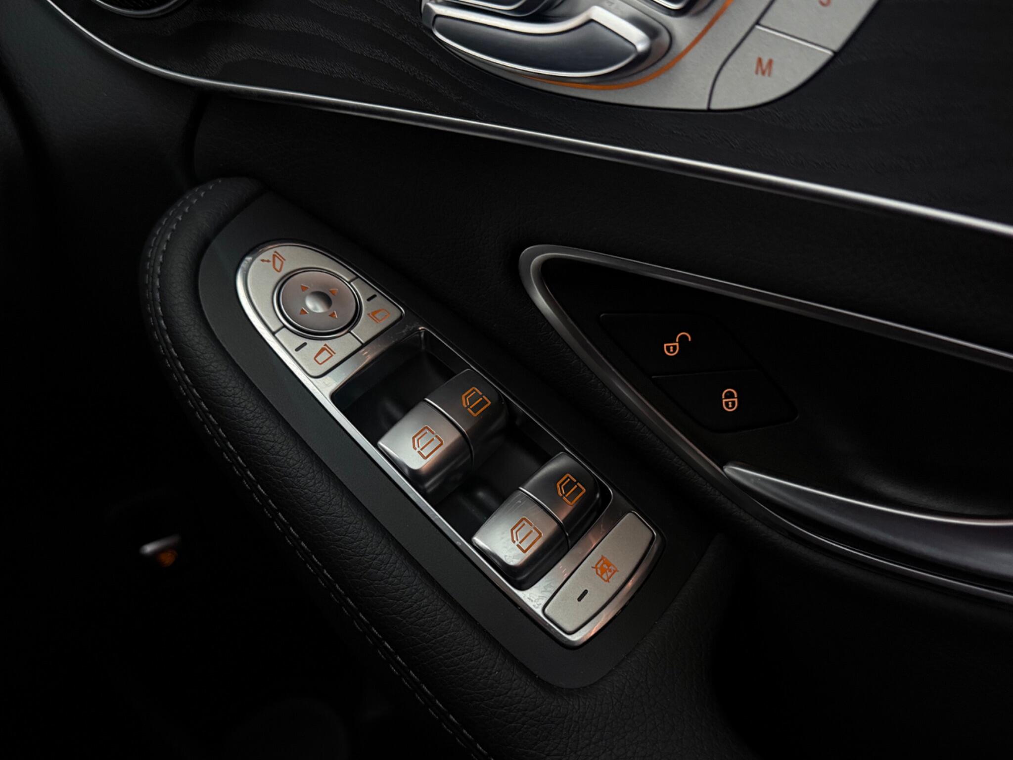 Mercedes-Benz C-Class view 20